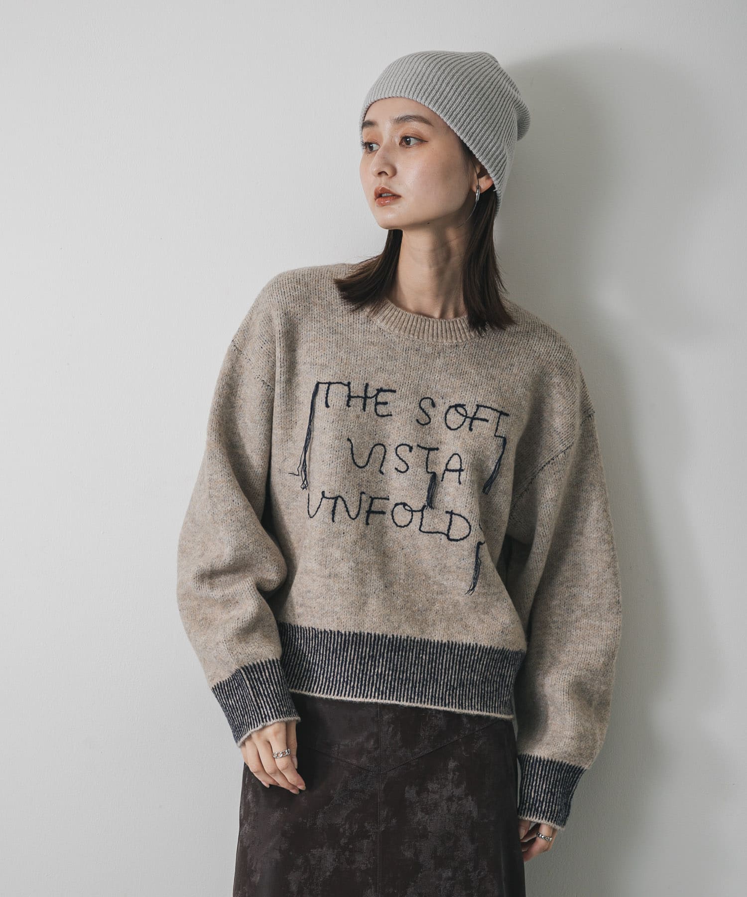 ロゴシシュウバイカラーリブニット