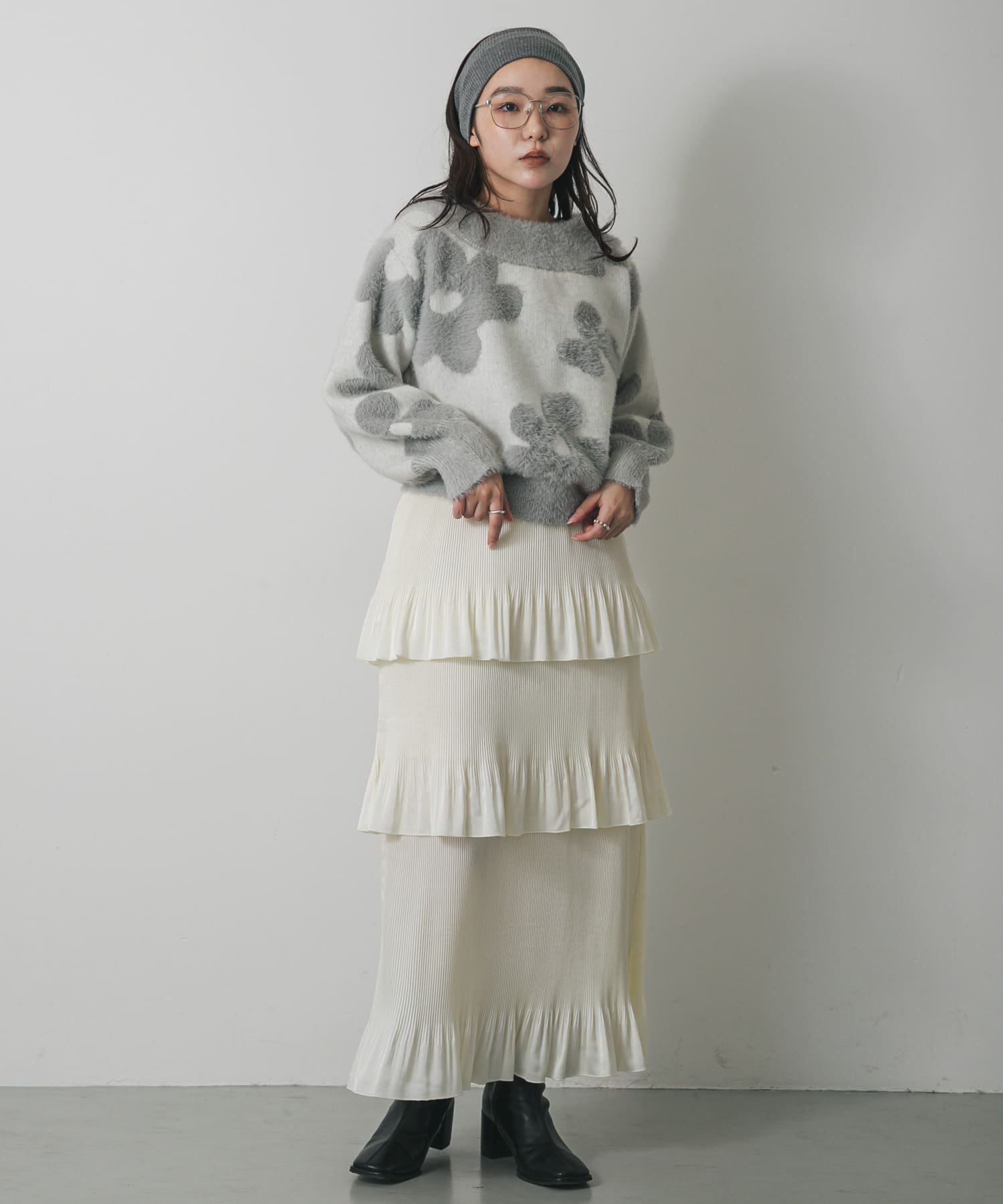 GRAY