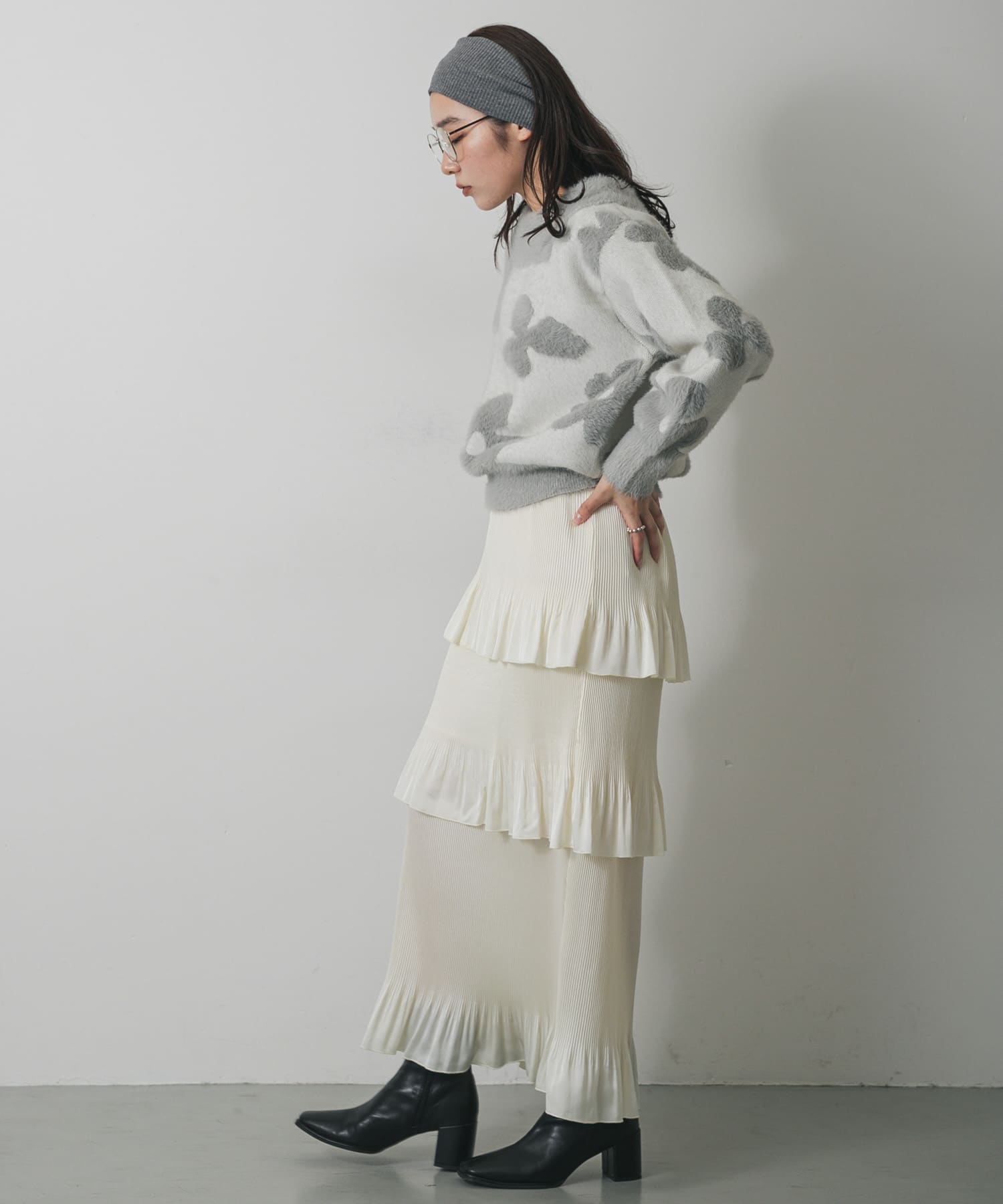 GRAY