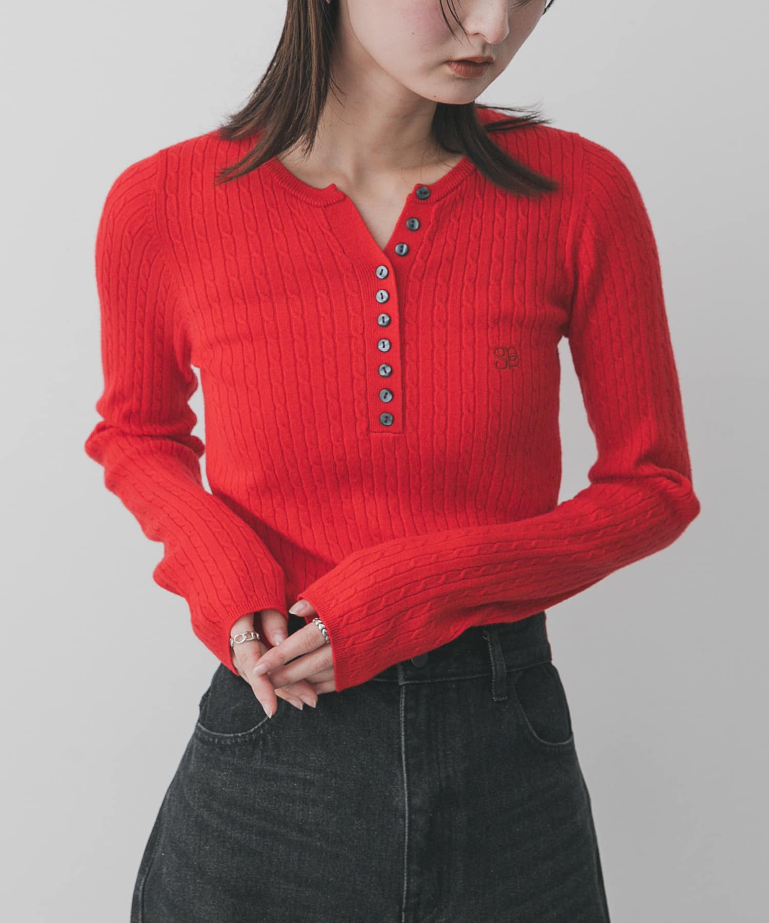 『洗濯可』シシュウヘンリーネックミニケーブルセーター