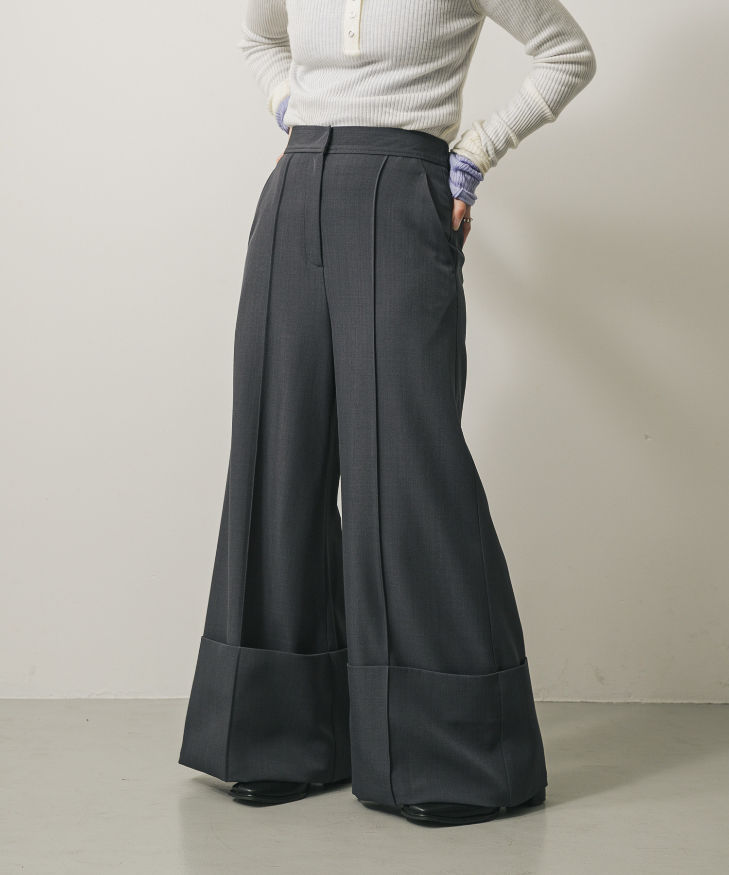 ワイドターンバックパンツ