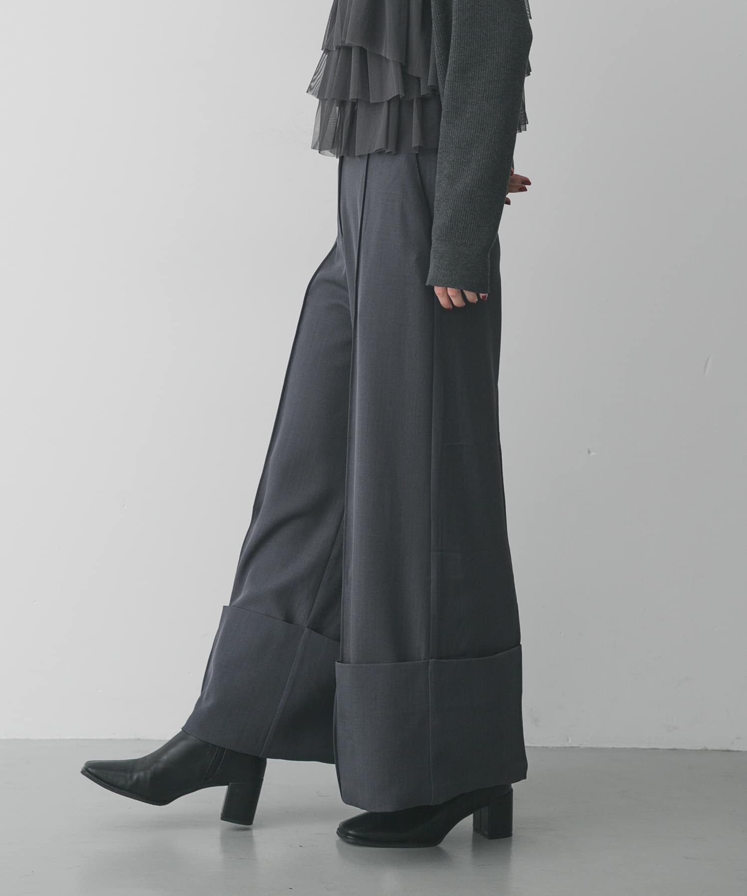 ワイドターンバックパンツ