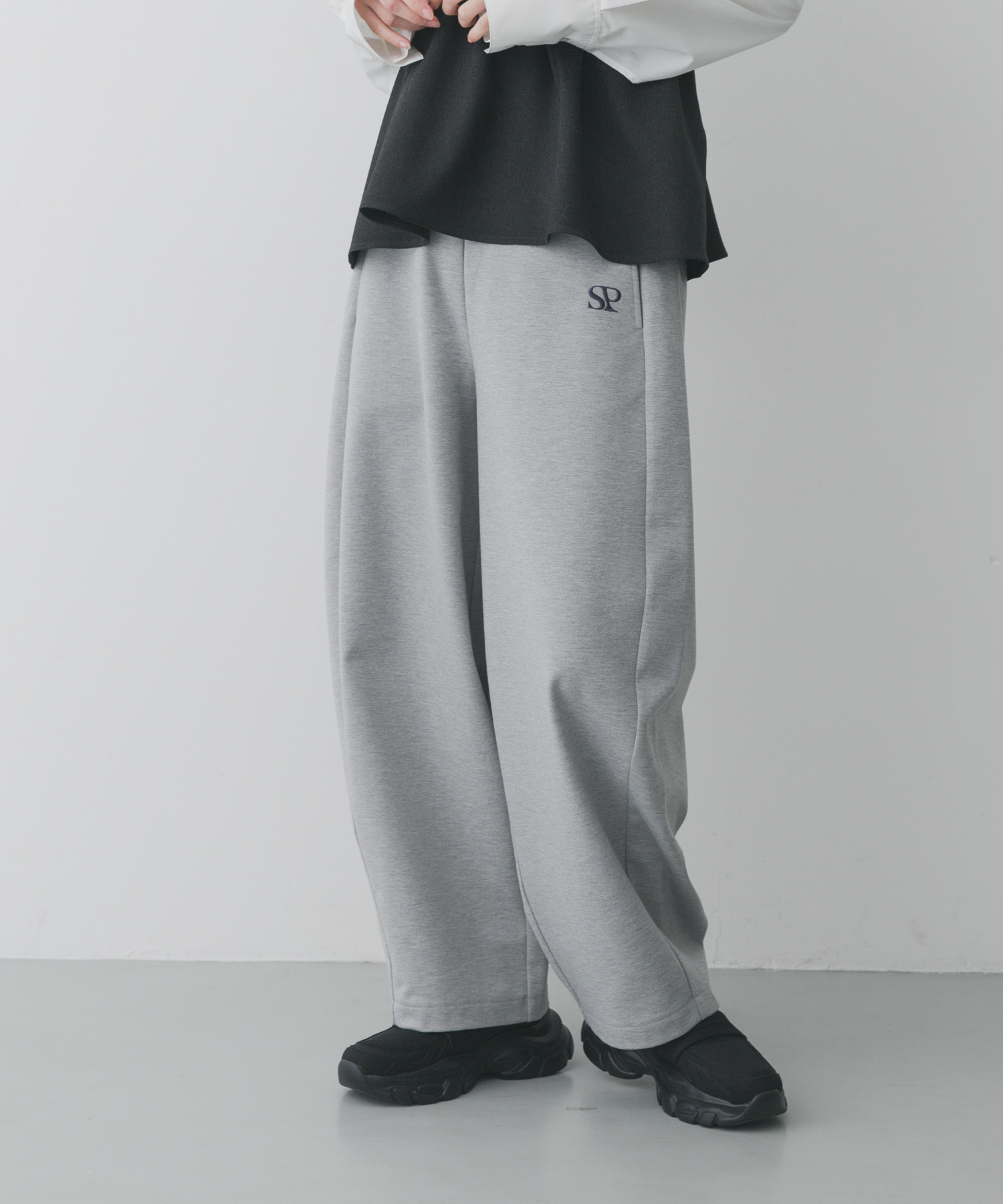 ワンポイントシシュウスウェットパンツ