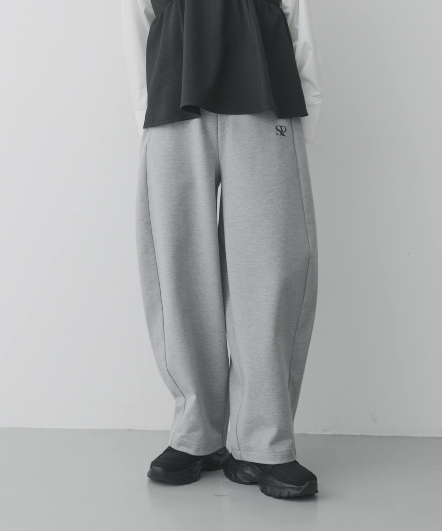 GRAY