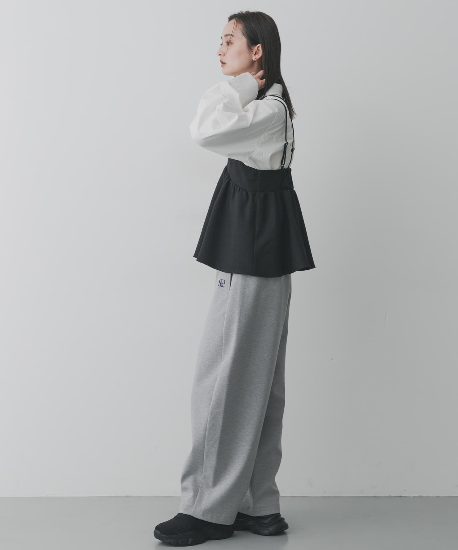 GRAY