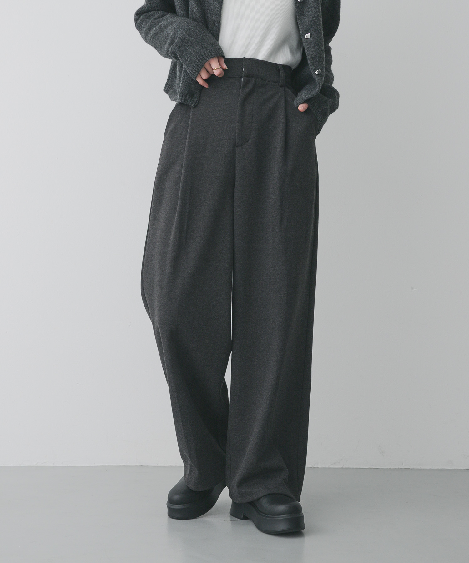 『BLACK, TALLサイズ/WEB限定』ジャージーストレートスラックス