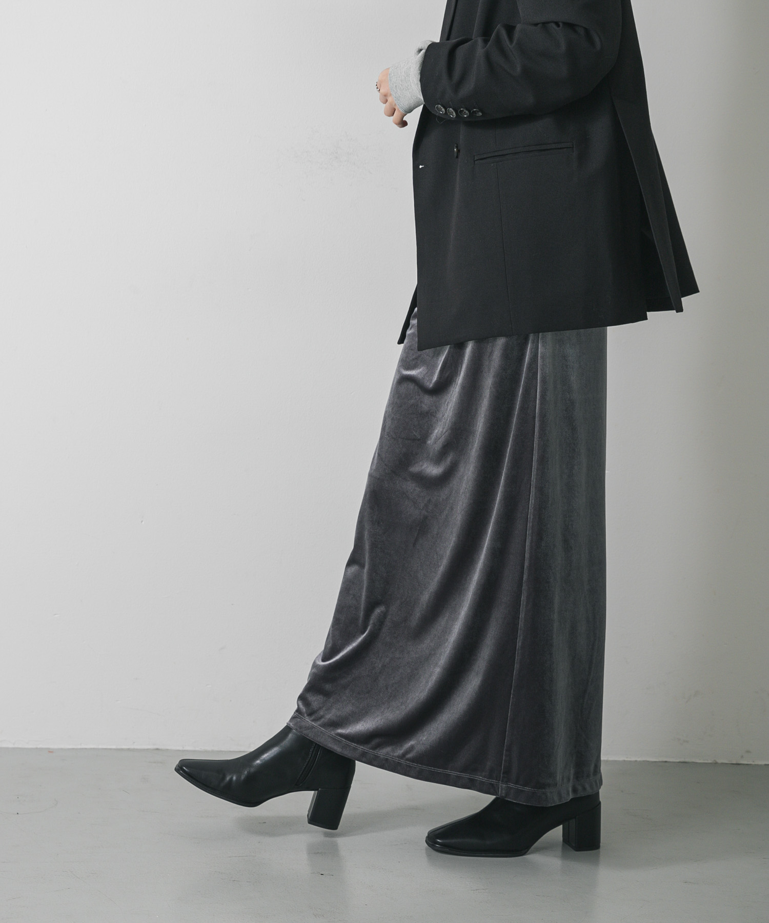 GRAY