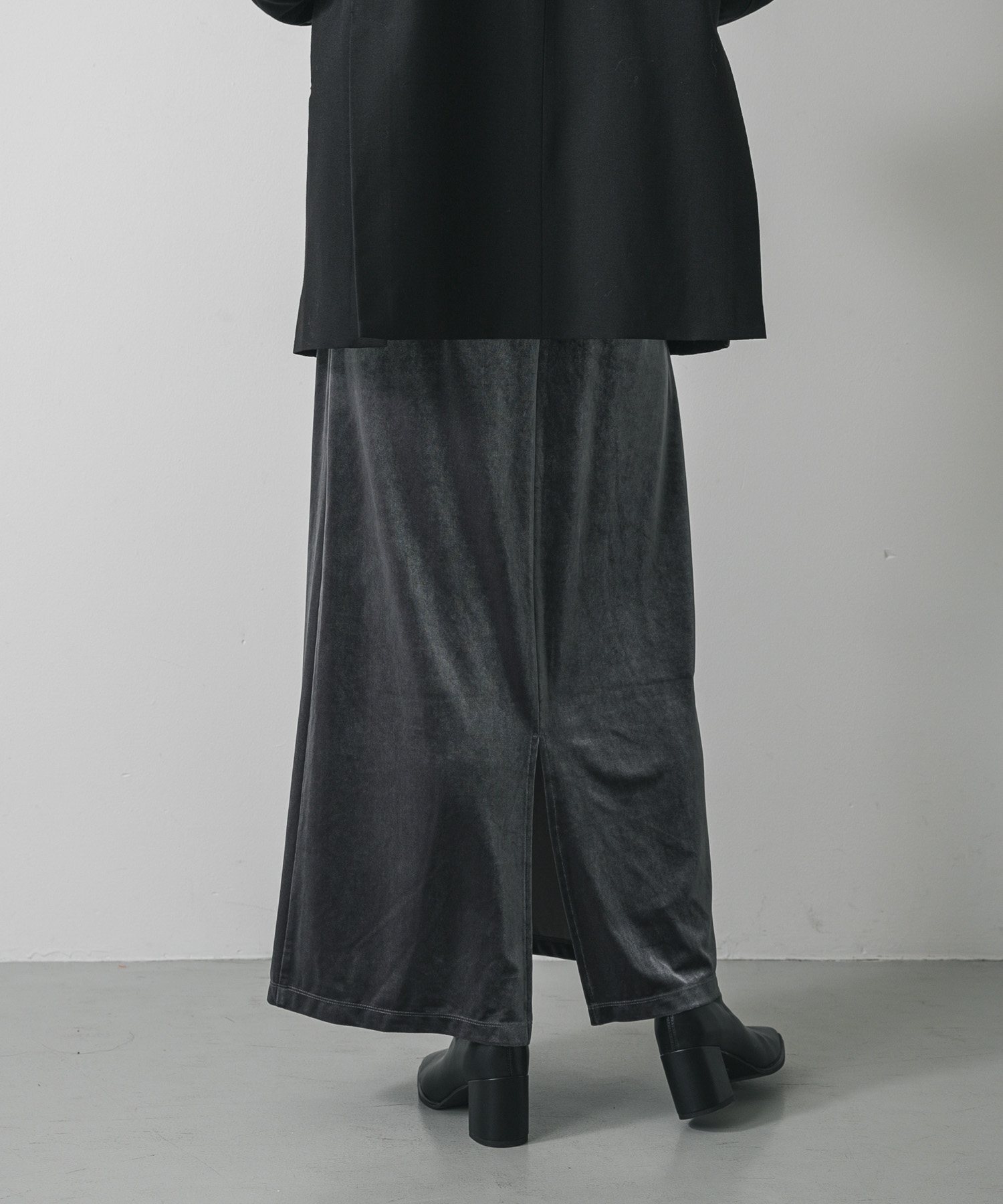 GRAY