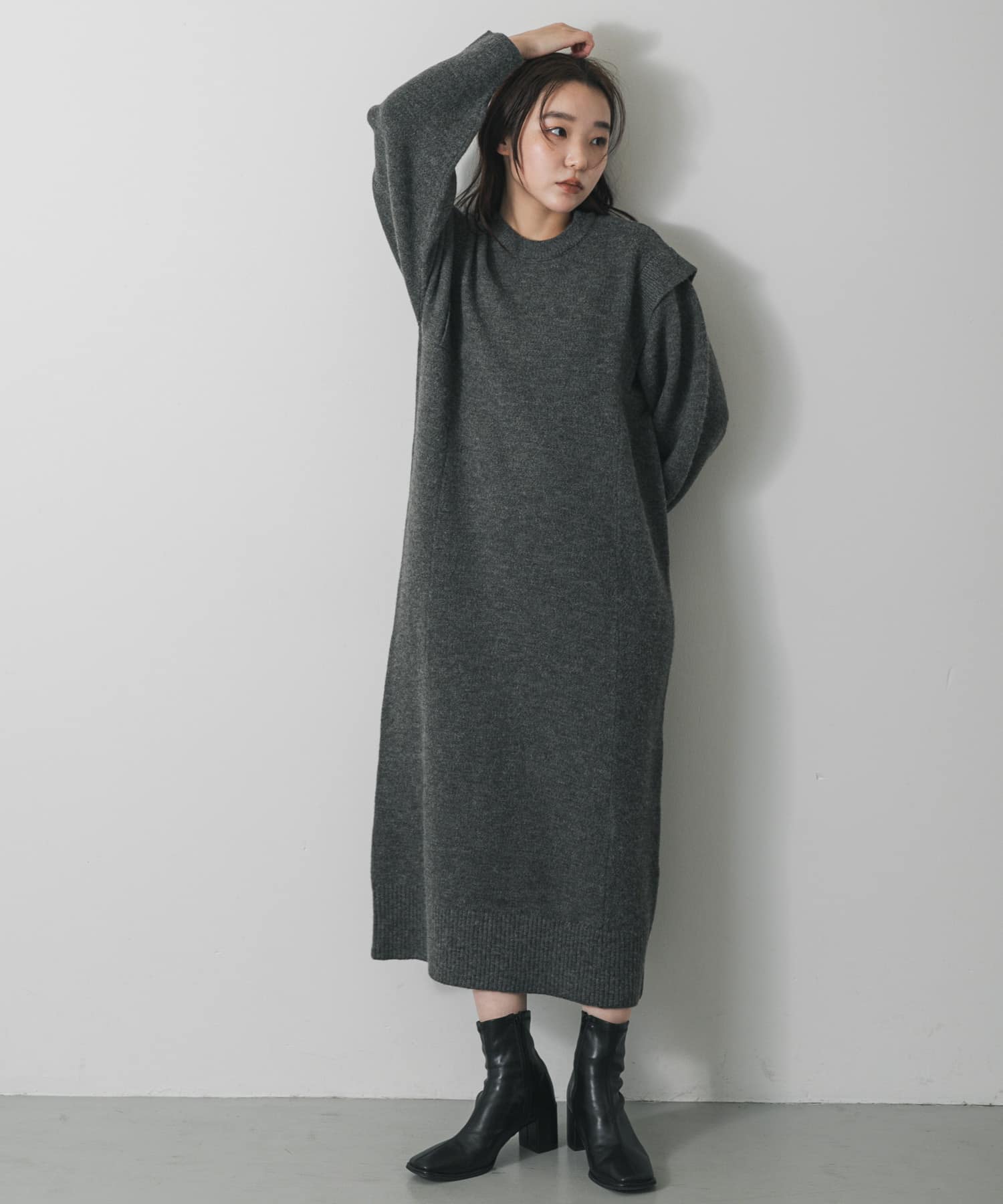 ショルダータックニットワンピース