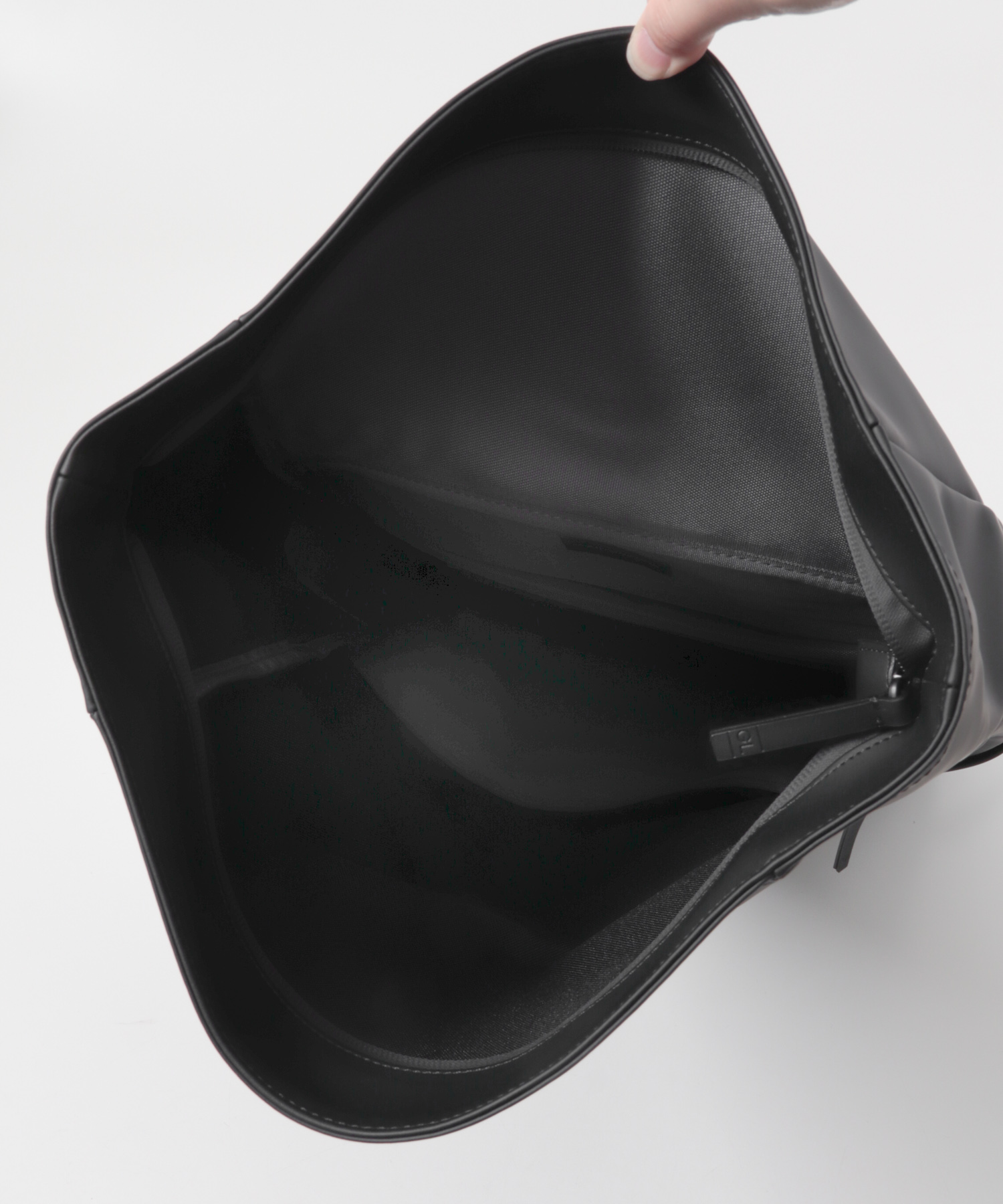 『WEB/一部店舗限定』GASTON LUGA　Splash Rolltop 16 BLACK One