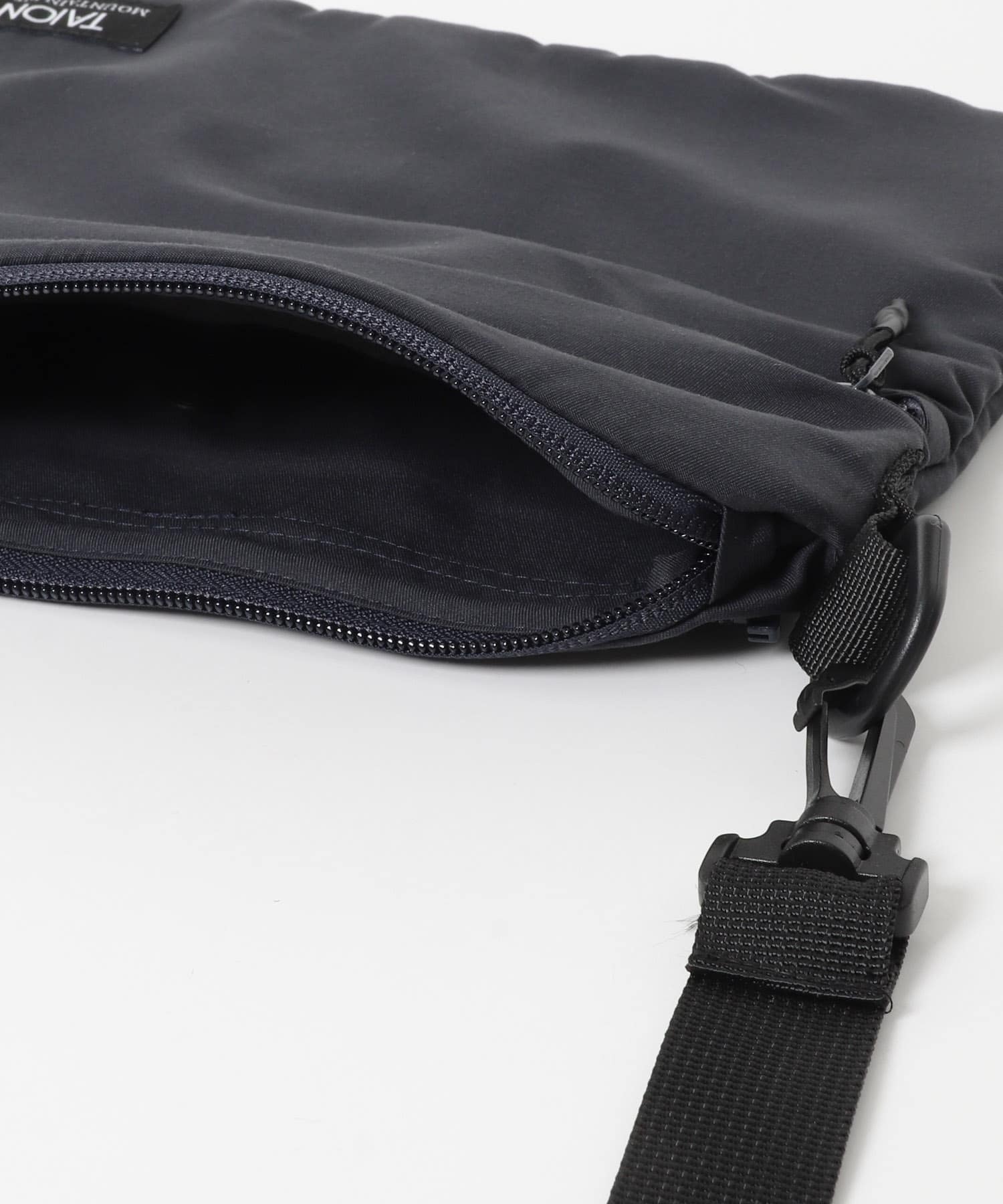 TAION　マウンテンサコッシュ NAVY One