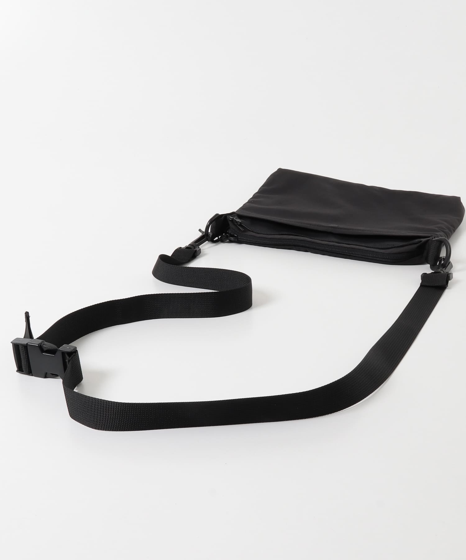 TAION　マウンテンサコッシュ BLACK One