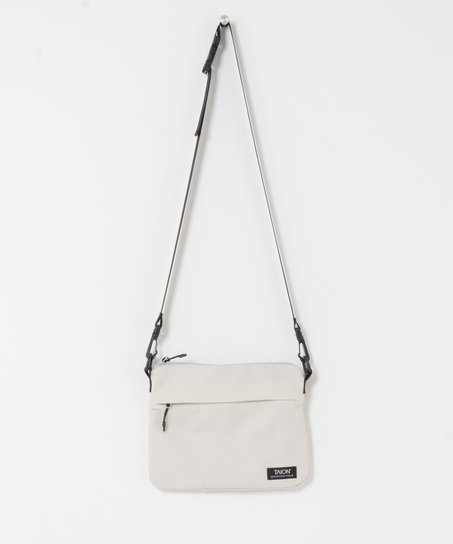 TAION　マウンテンサコッシュ ICE GRAY One