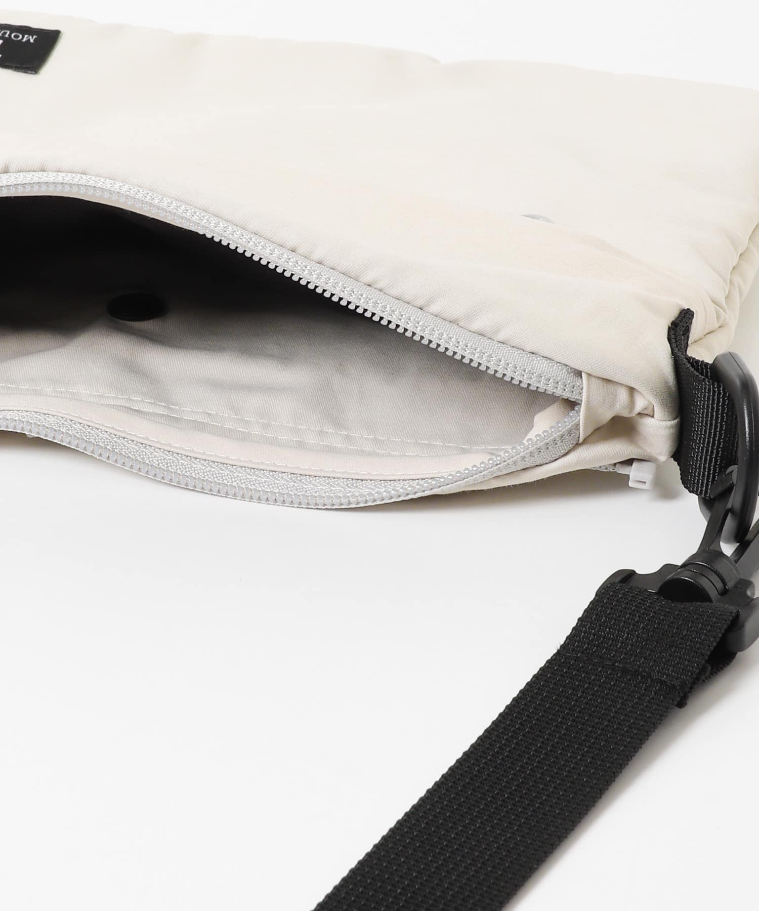 TAION　マウンテンサコッシュ ICE GRAY One