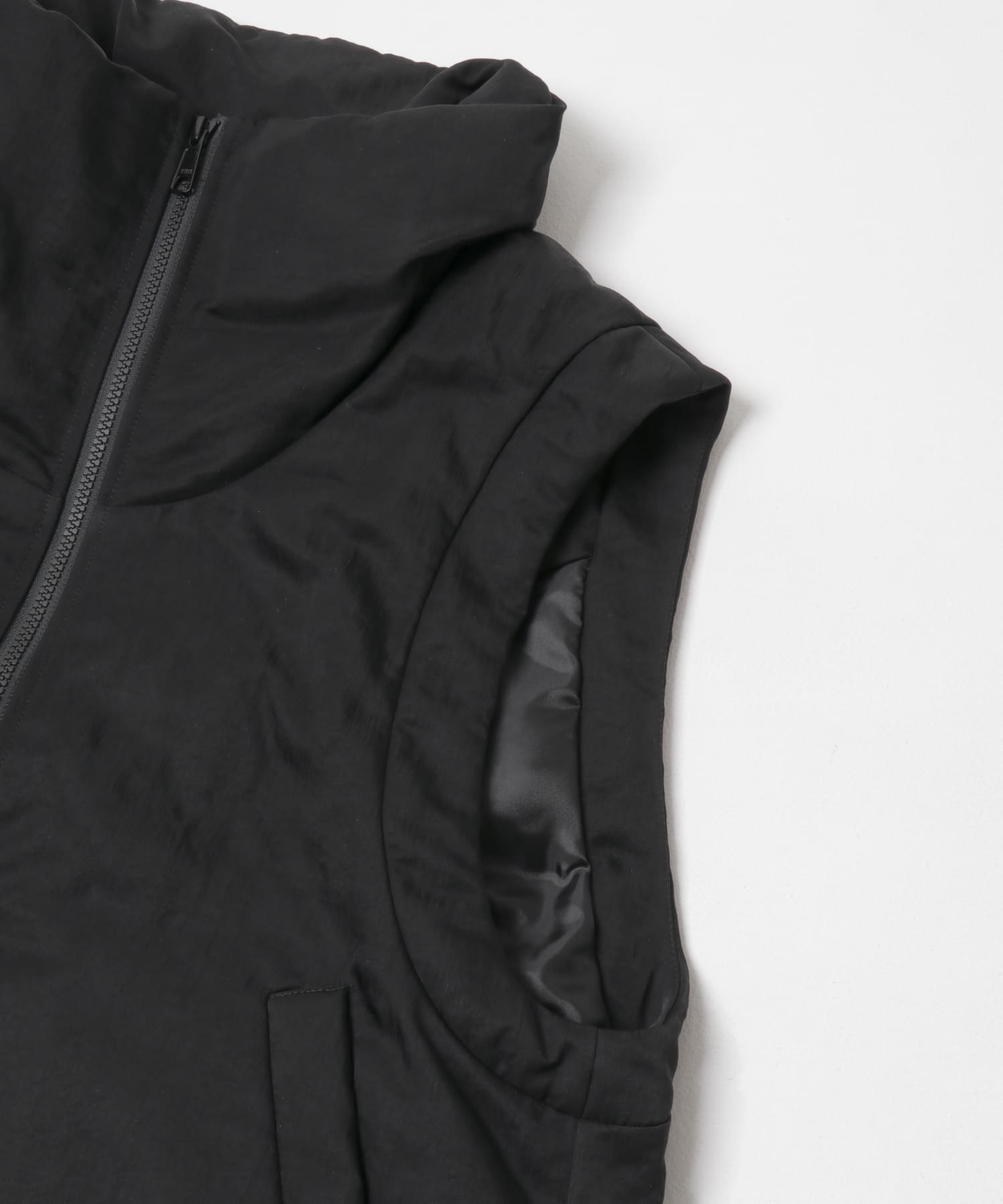 cwtch　HIGHNECK VEST BLACK FREE