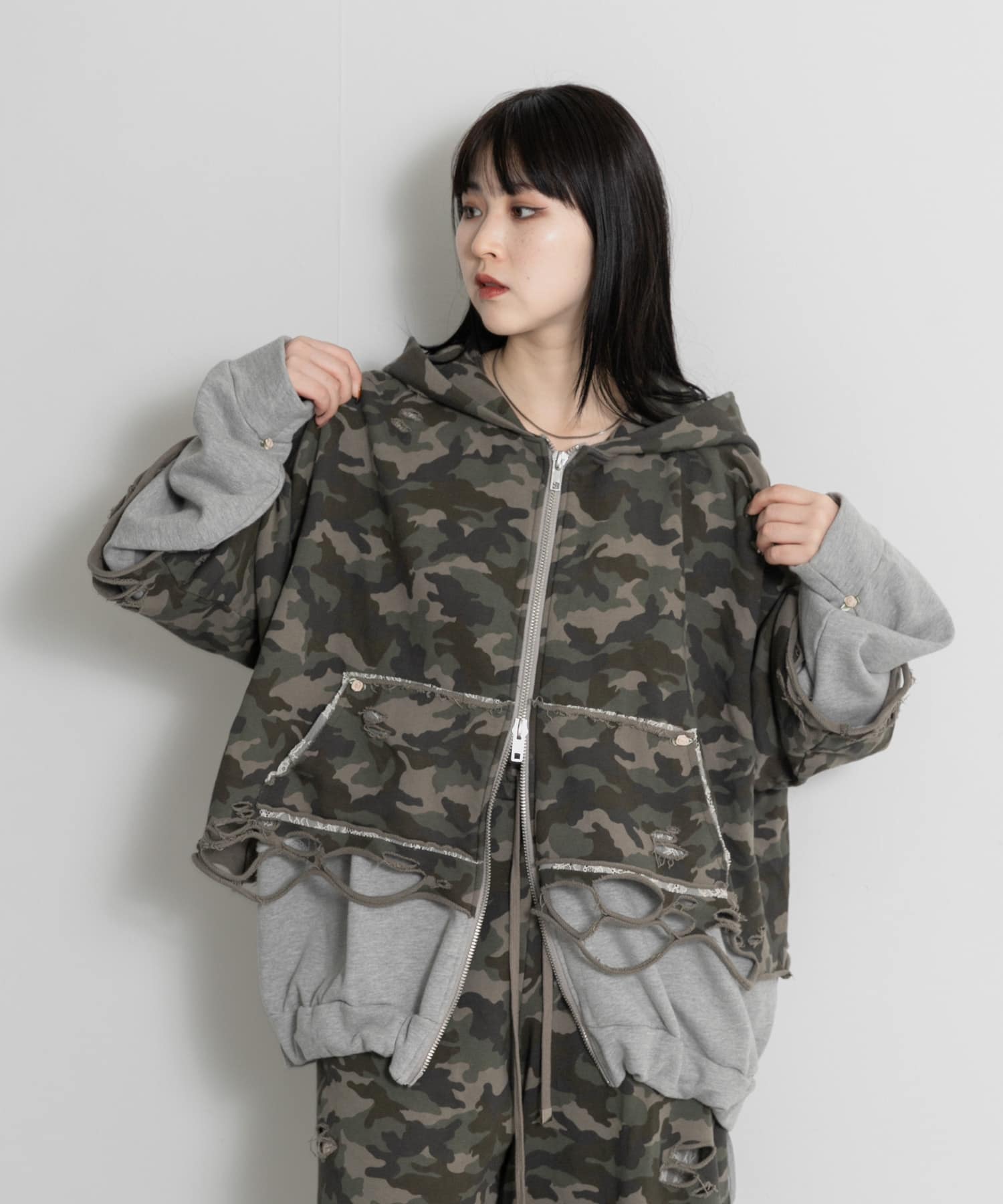 neith.tokyo Layered Crush Hoodie(Free Camo×Gray): トップス｜URBAN