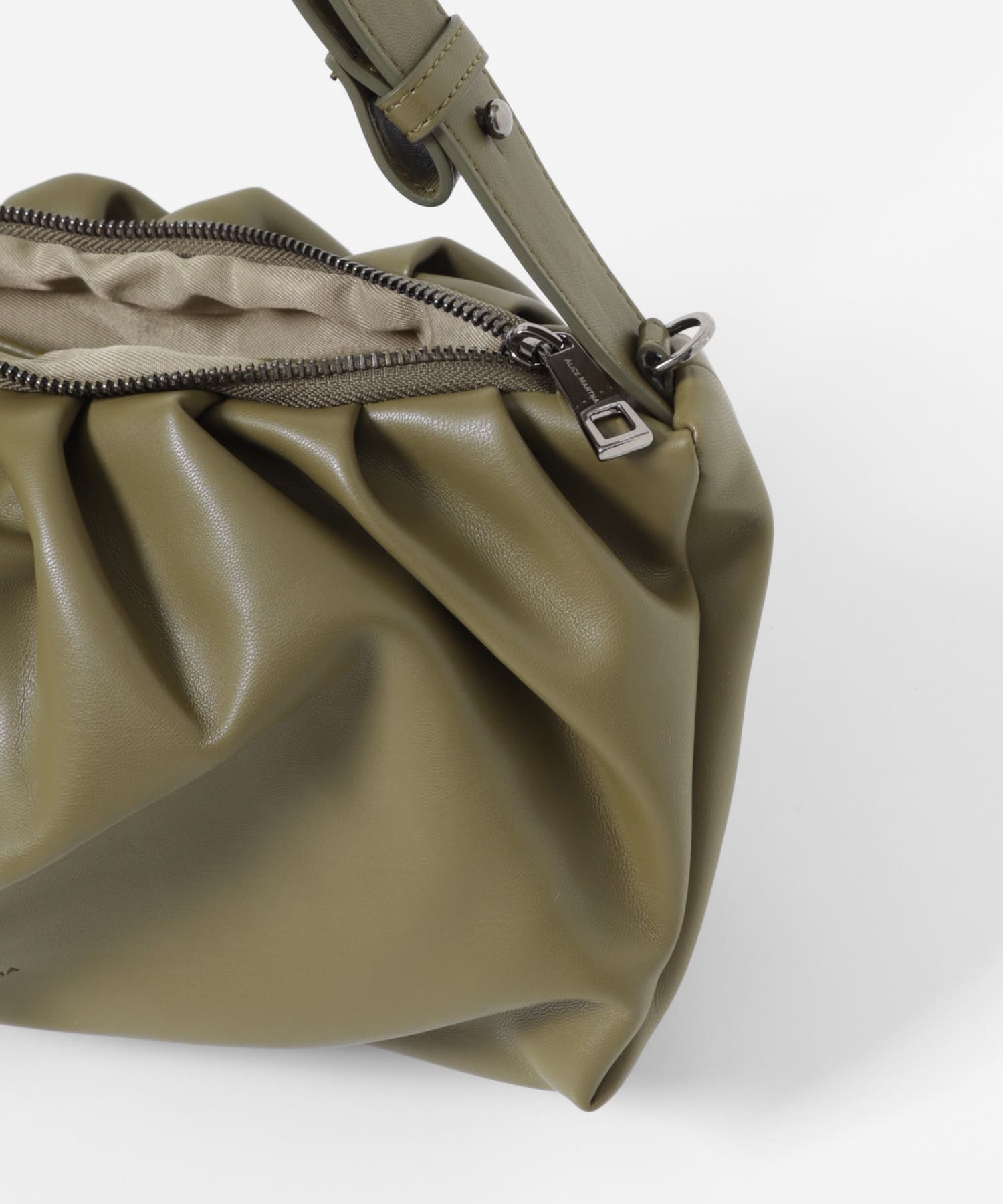ALICE MARTHA　ERIN A OLIVE FREE