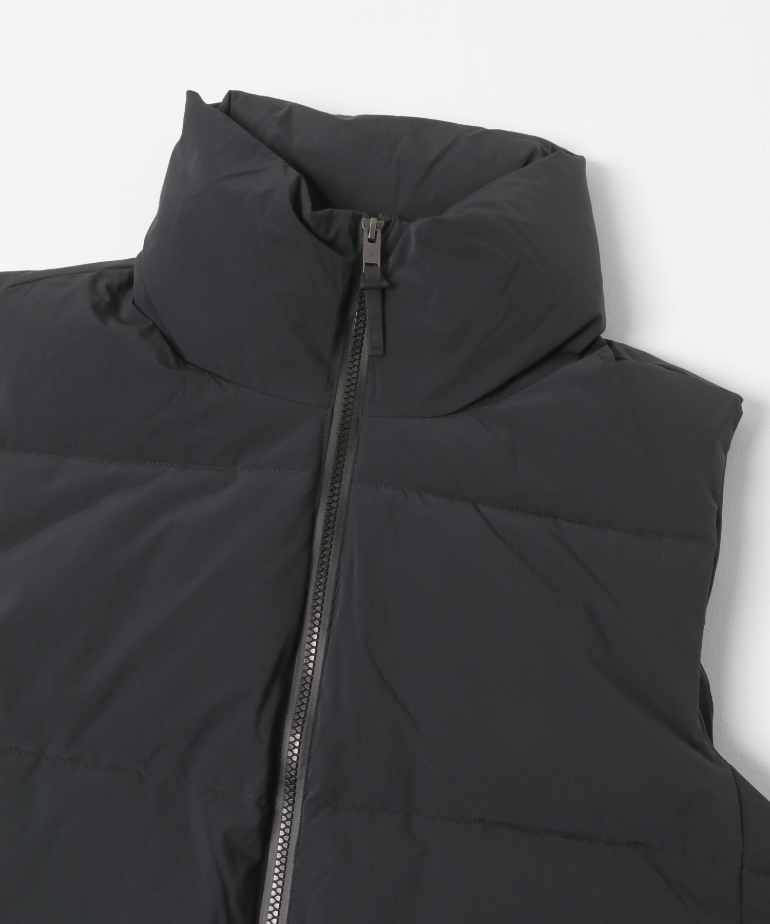 AIGLE　撥水 インサレーション ノースリーブパフジャケット NOIR 36