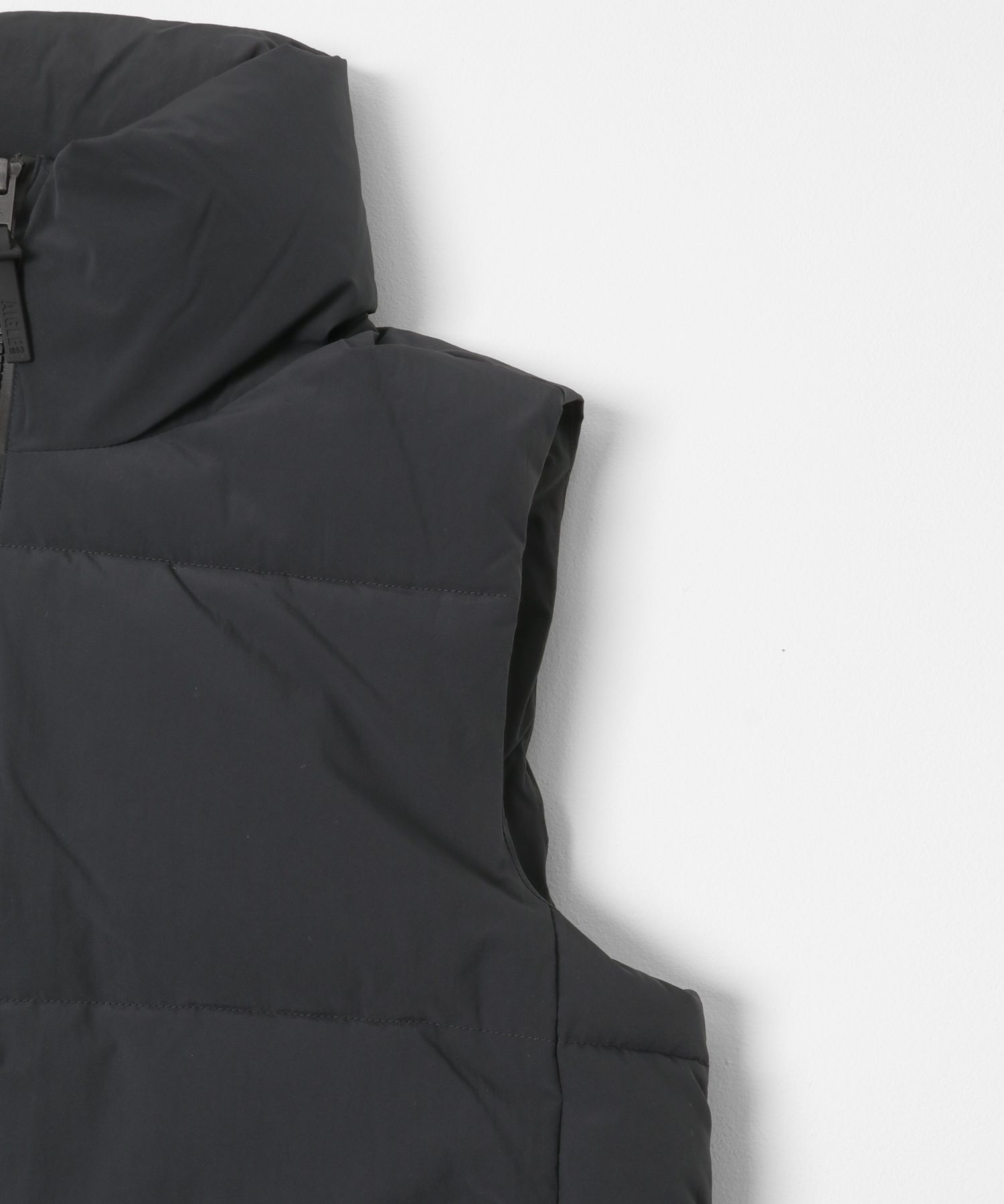 AIGLE　撥水 インサレーション ノースリーブパフジャケット NOIR 36