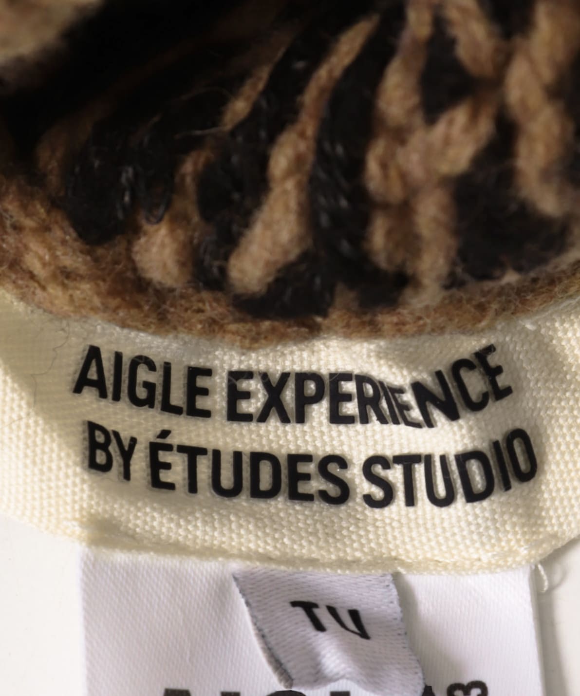 AIGLE EXPERIENCE BY ETUDES STUDIO　スノーフレーク ビーニー ESPRESSO one