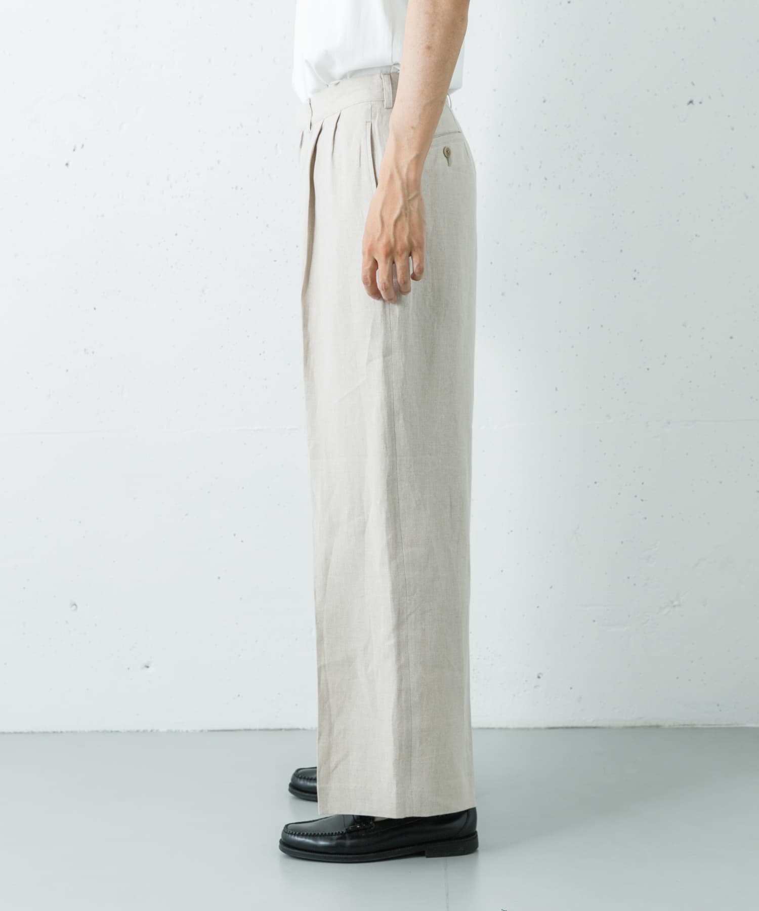 REVERBERATE TACKED TROUSERS(1 ECRU): ボトム｜URBAN RESEARCH公式