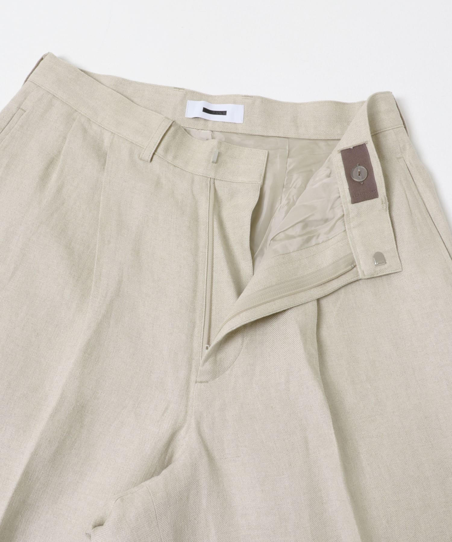 REVERBERATE　TACKED TROUSERS ECRU 1