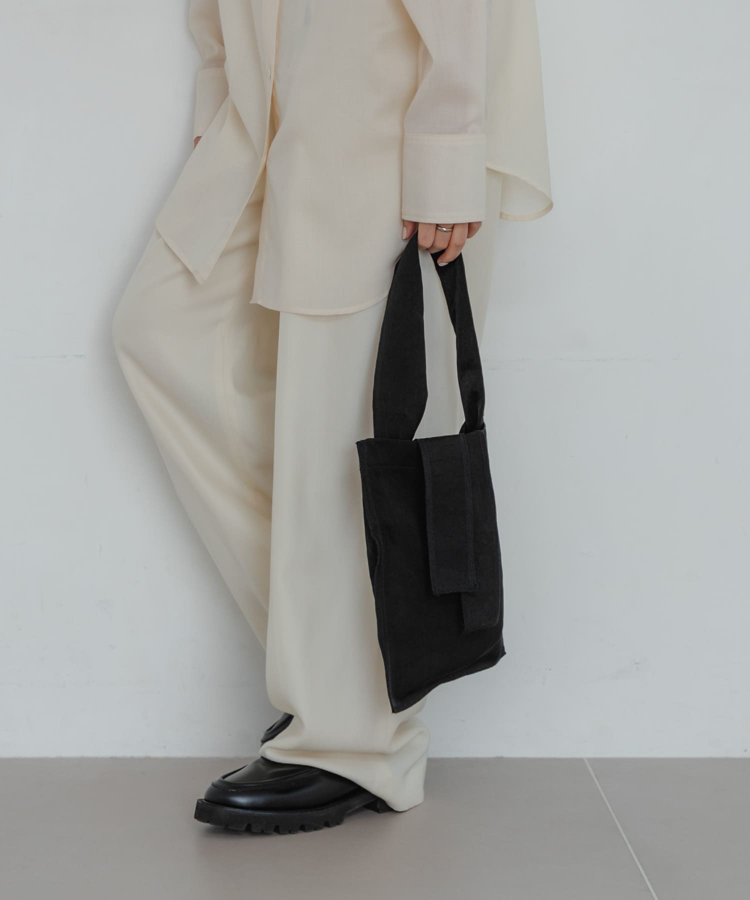 『一部別注カラー』ITTI　MARY INSIDE OUT TOTE- S BLACK -