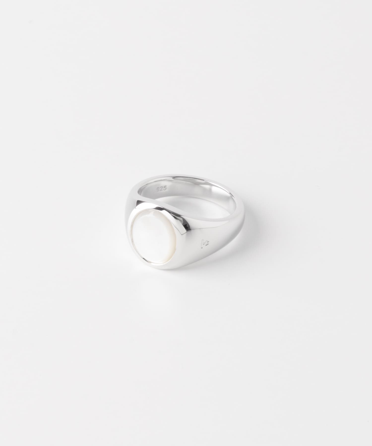 TOM WOOD KIM RING WHITE MOP