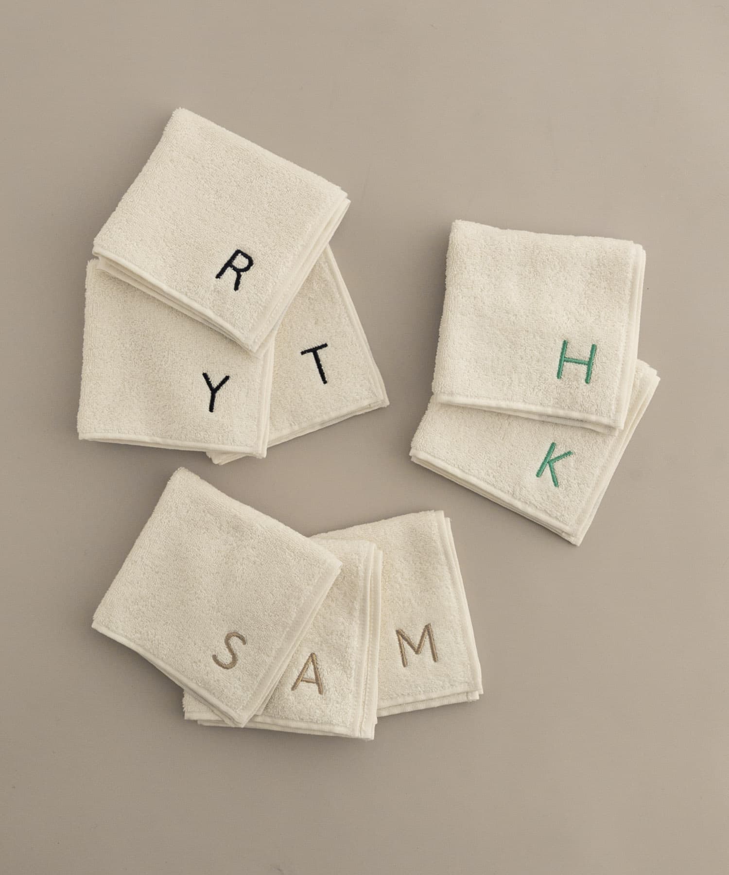 『UR TECH』イニシャルハンドタオル S 25×25