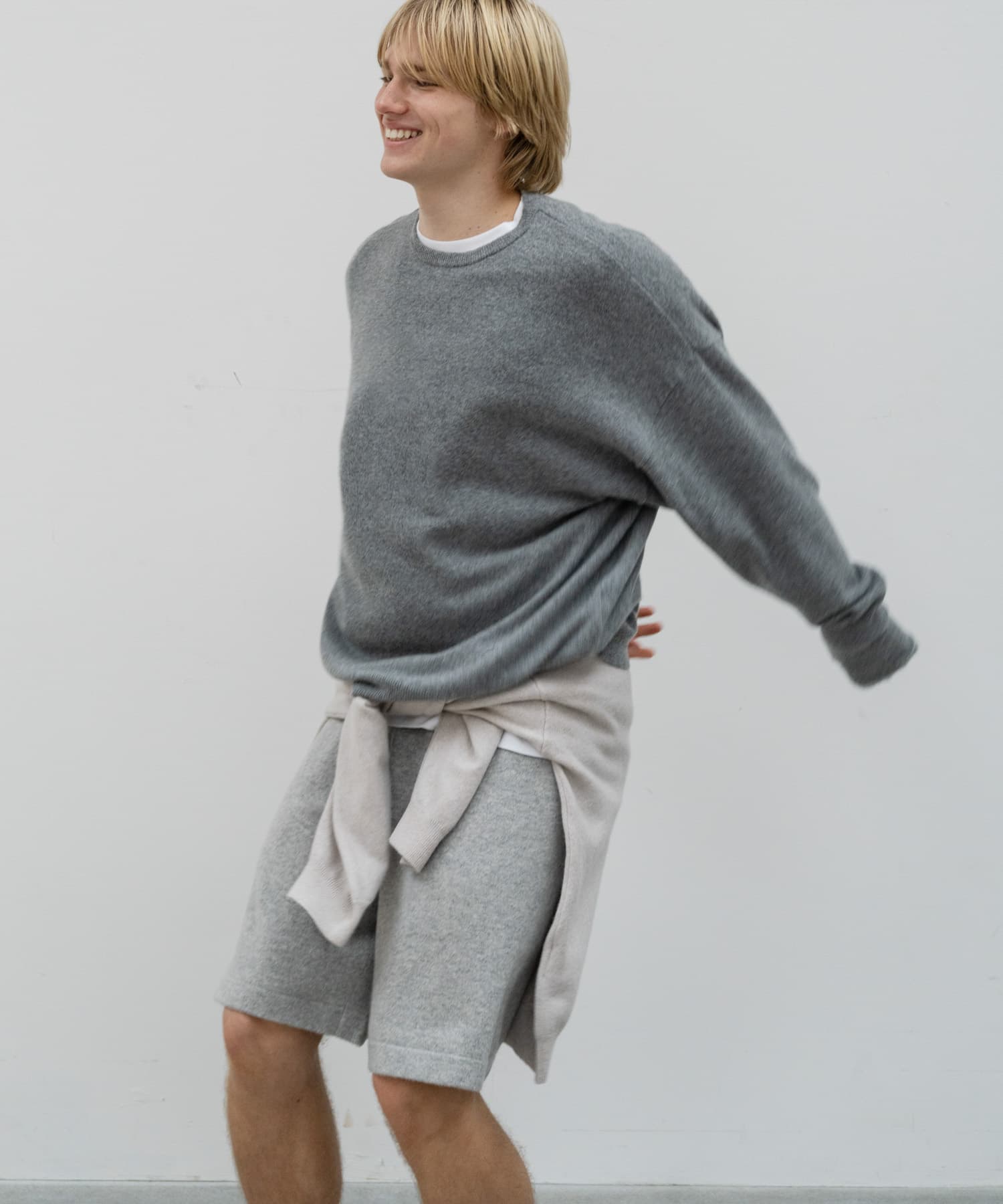 dDdDdDd CASHMERE STANDARD CREW(S PURE GRAY): トップス｜URBAN