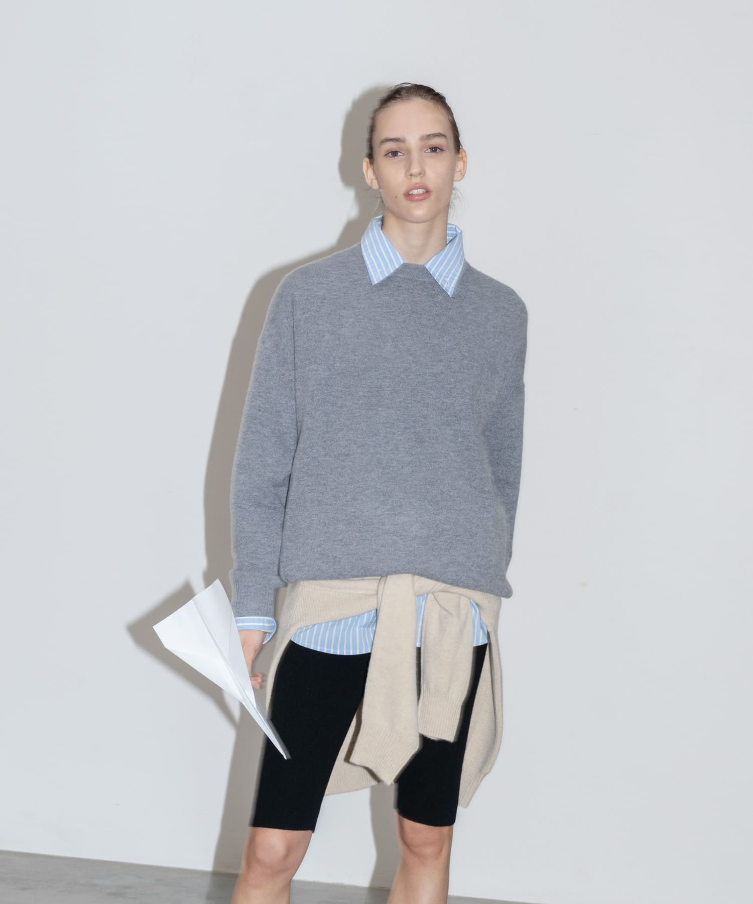 SMOKE GRAY