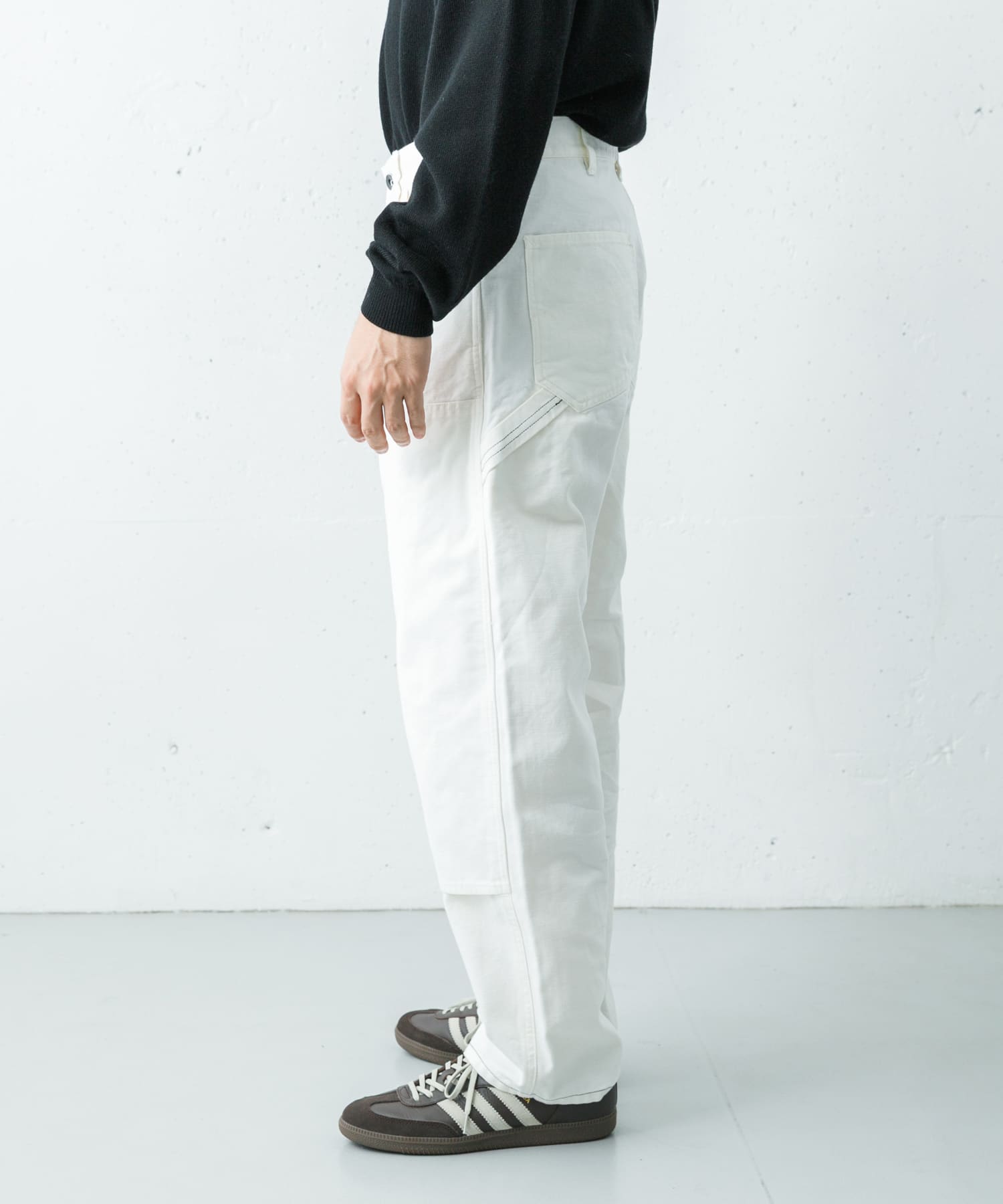 OFF WHITE