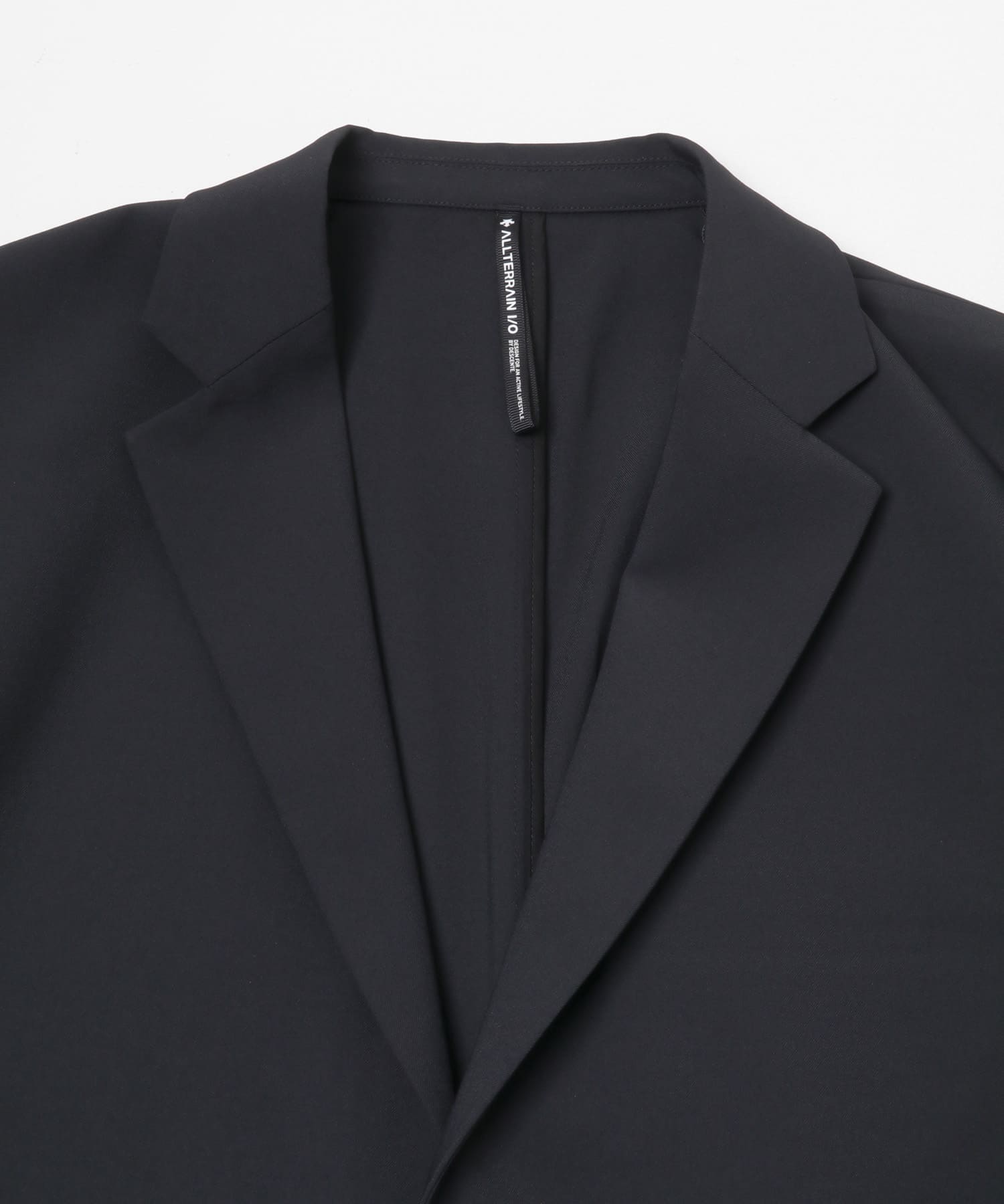 Descente　TECH TAILORED JACKET BK00 M
