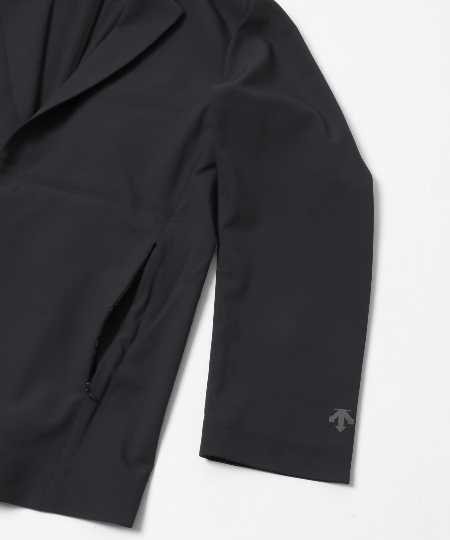 Descente　TECH TAILORED JACKET BK00 M