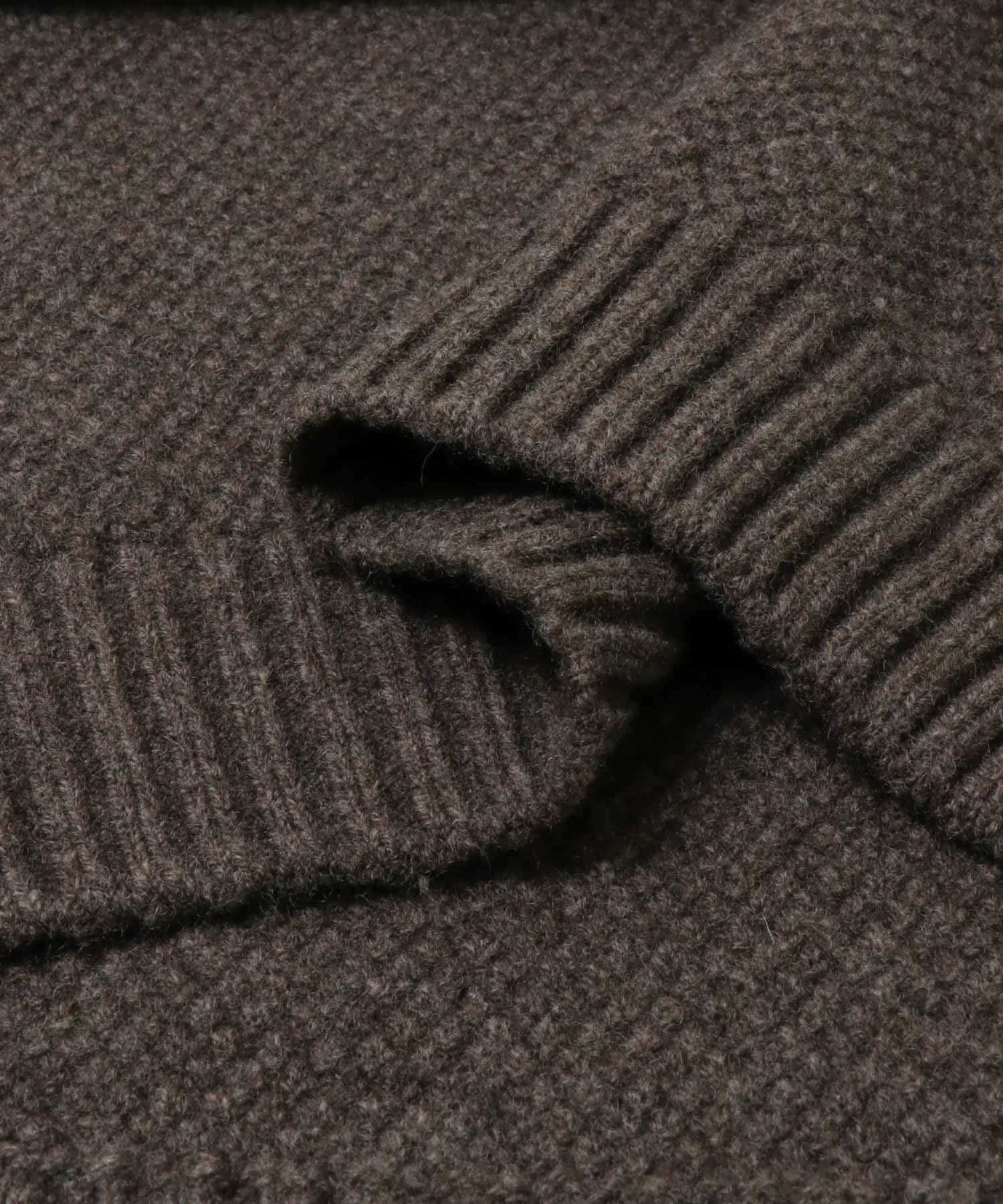 ATON　LAMBS WOOL C/N SWEATER BROWN 4