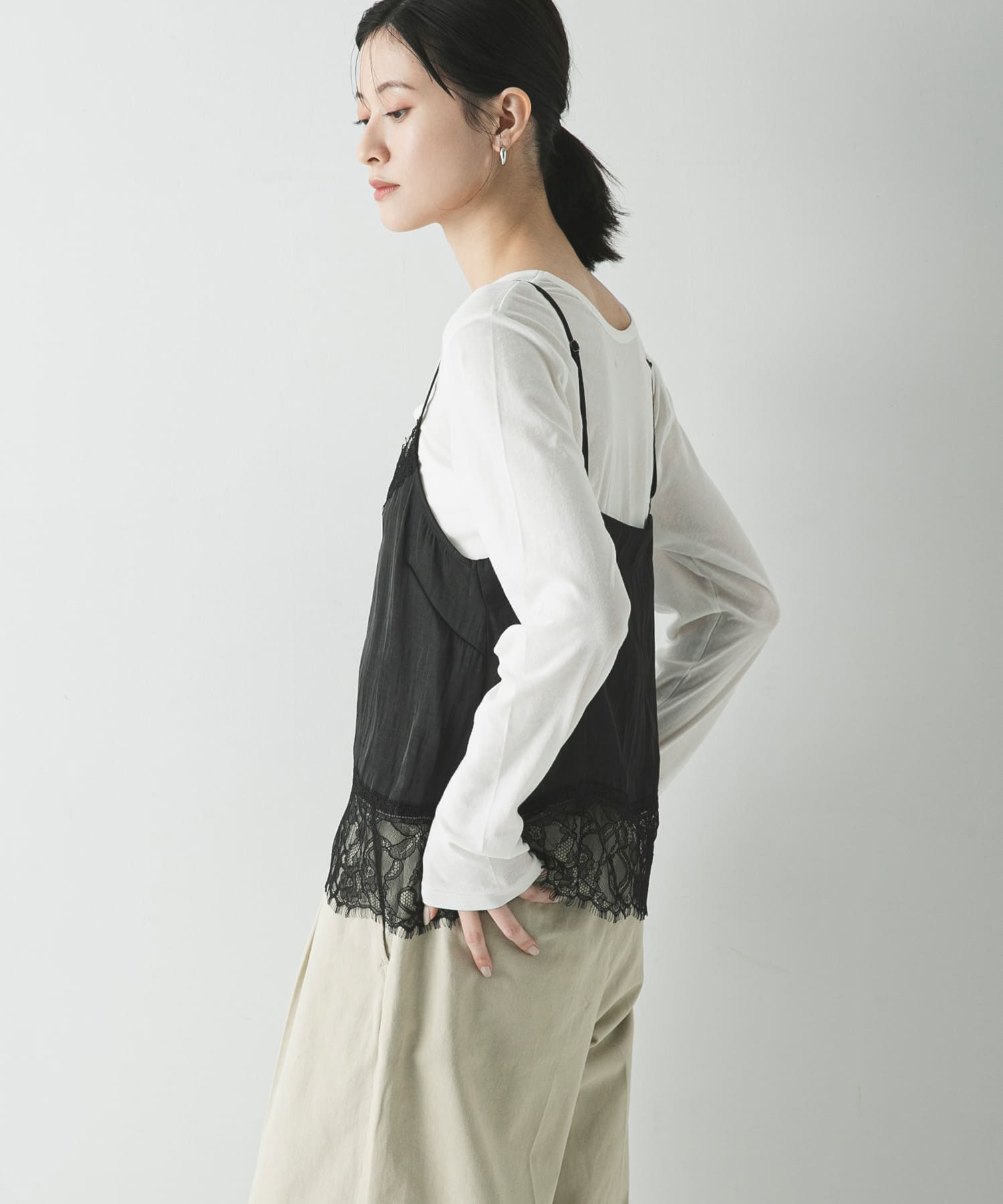 OFF WHITE
