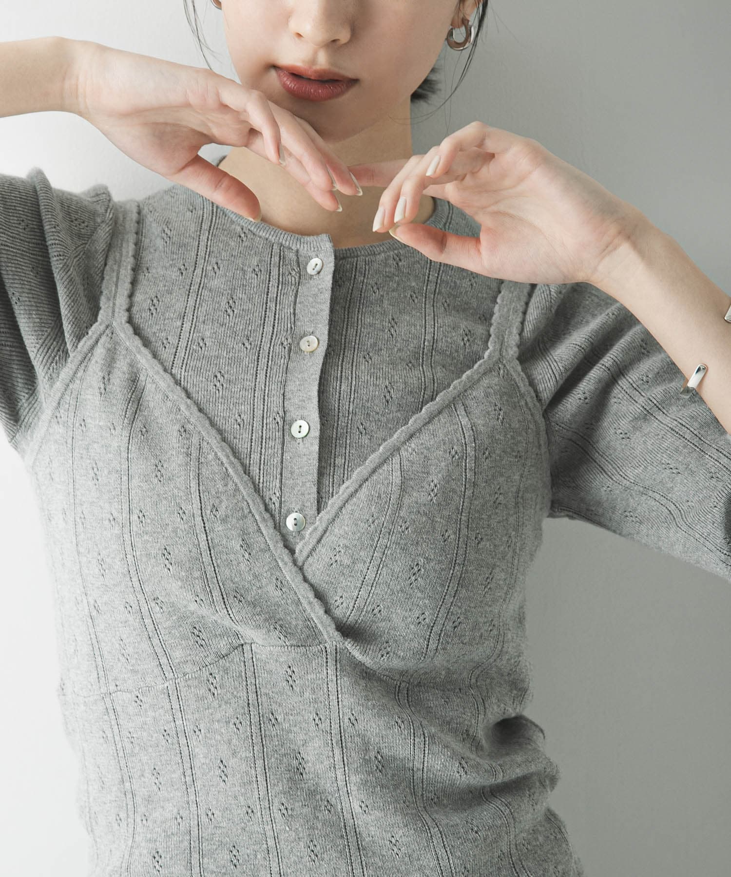 パターンメッシュヘンリーネックニット