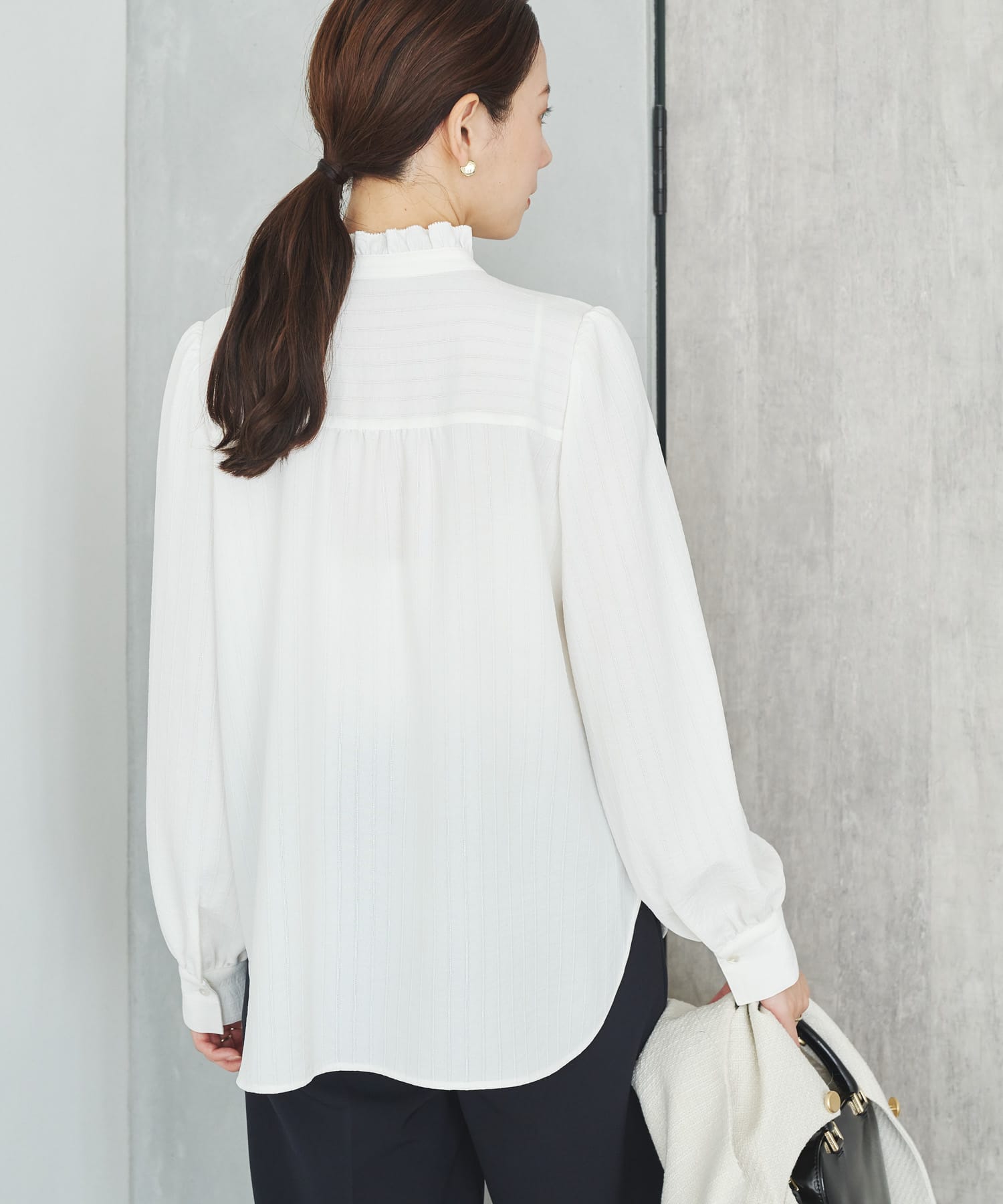 OFF WHITE