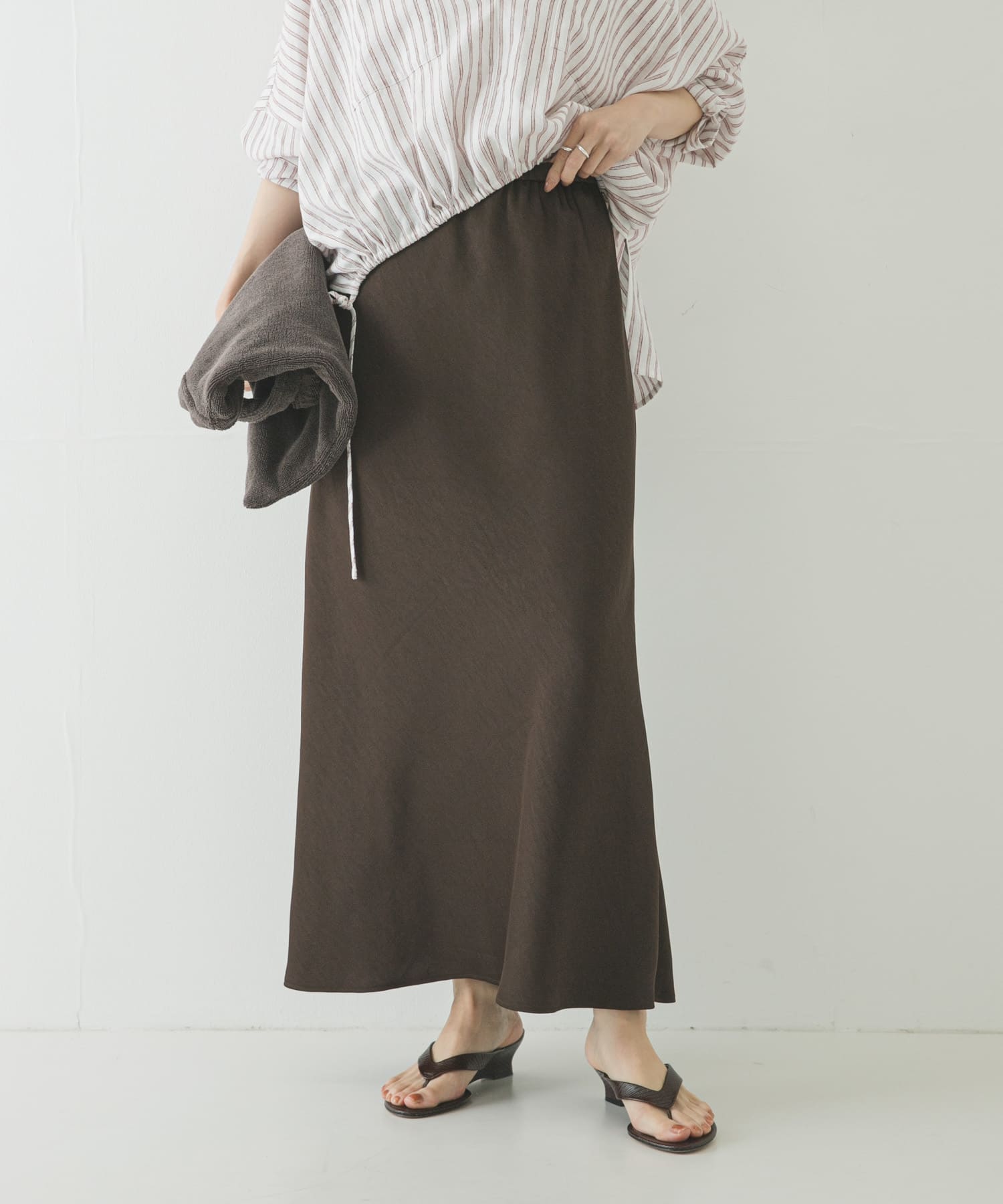 サテンバイアススカート