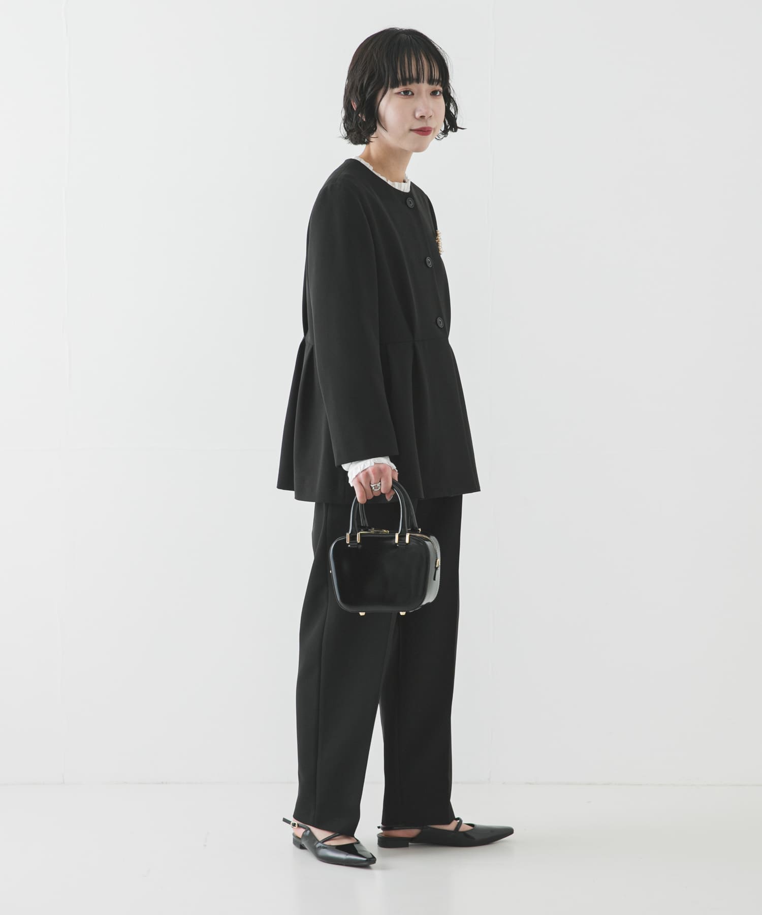 新品タグ付き　JENNE ペプラム　ノーカラージャケット　黒 M エルフランク ELFRANK ダンボールニットペプラムノーカラージャケット