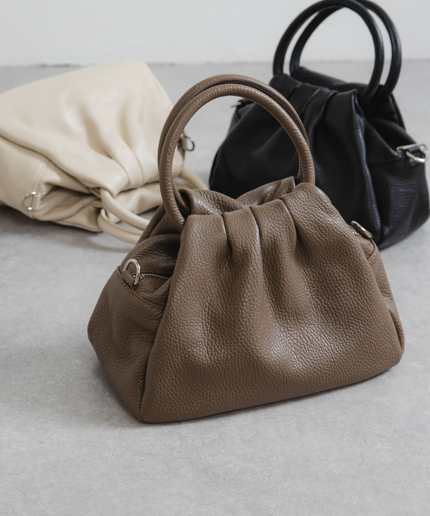 レザーハンドバッグ