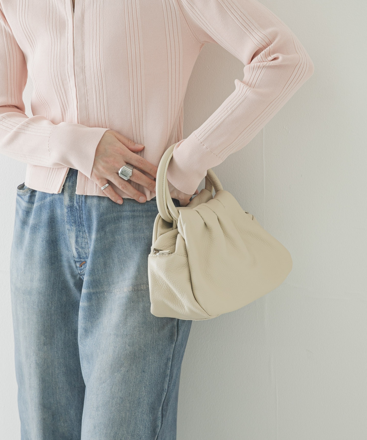 レザーハンドバッグ