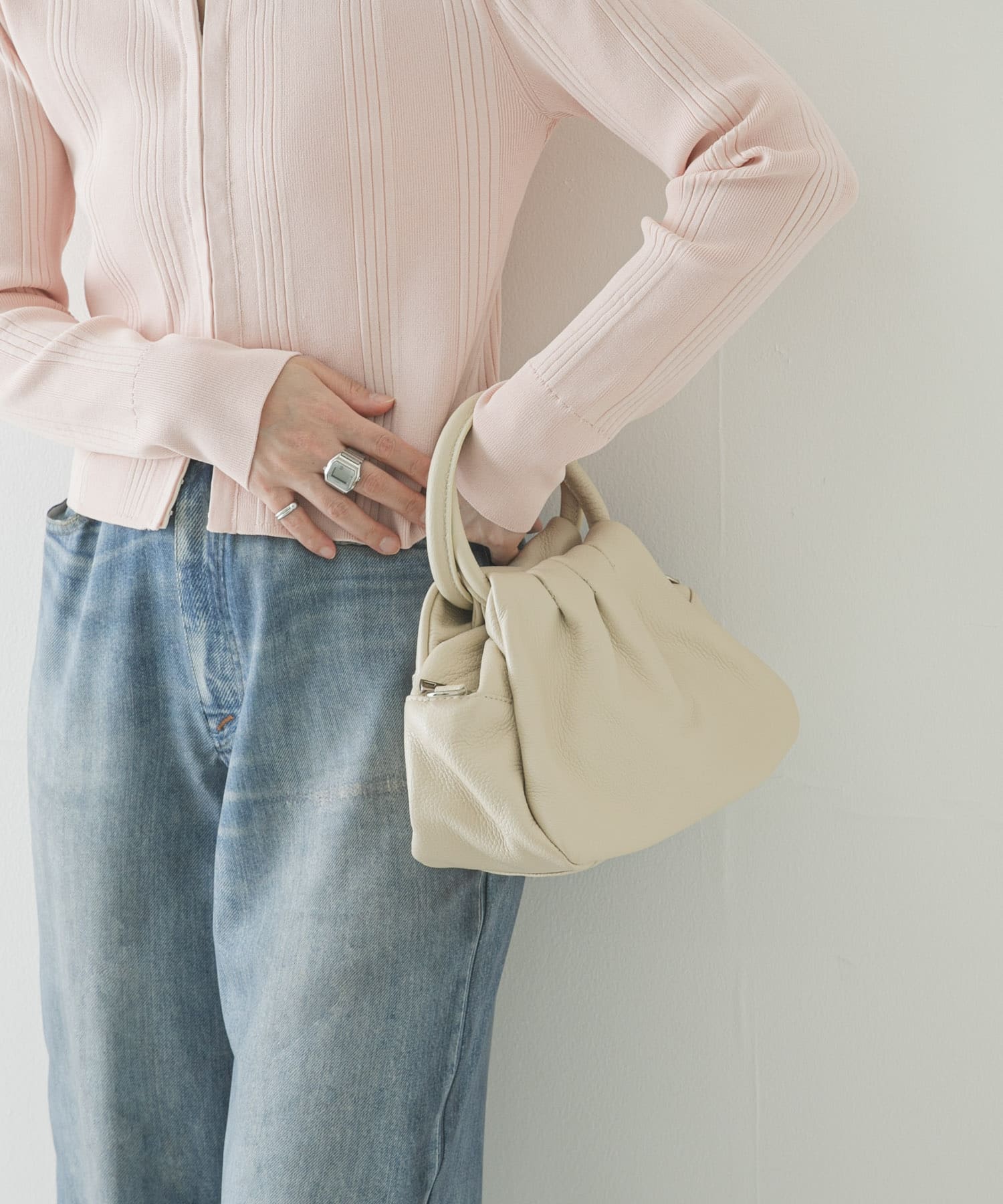 レザーハンドバッグ