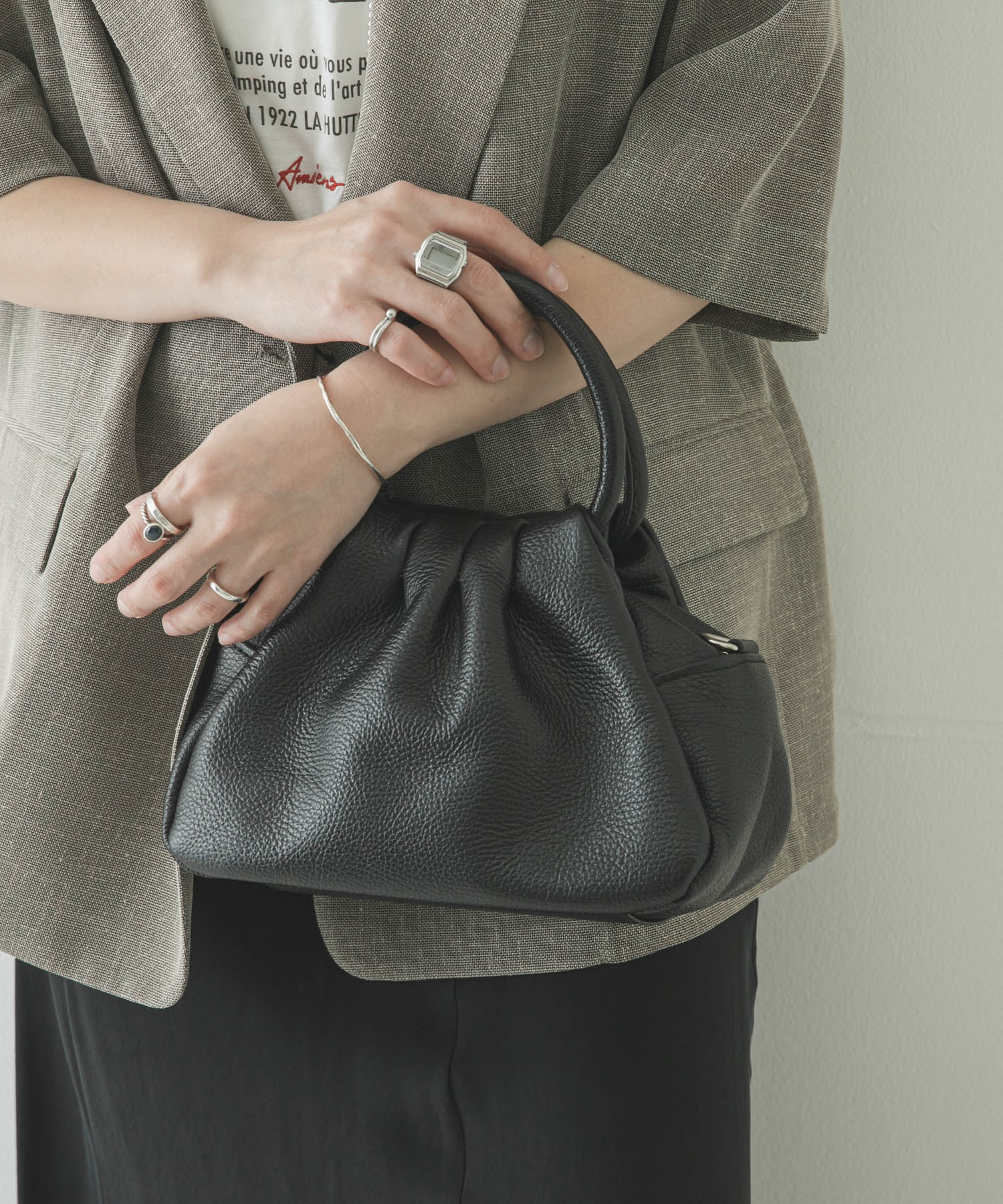 レザーハンドバッグ