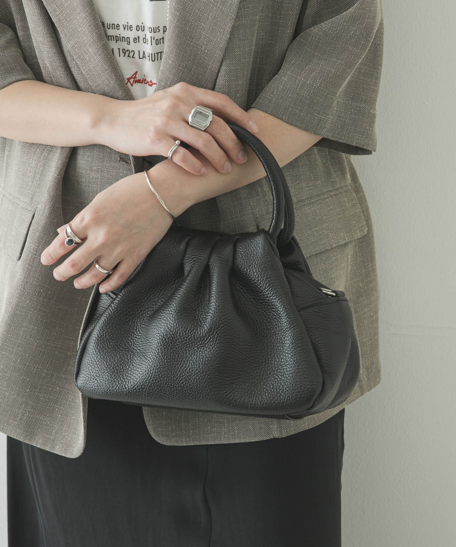 レザーハンドバッグ