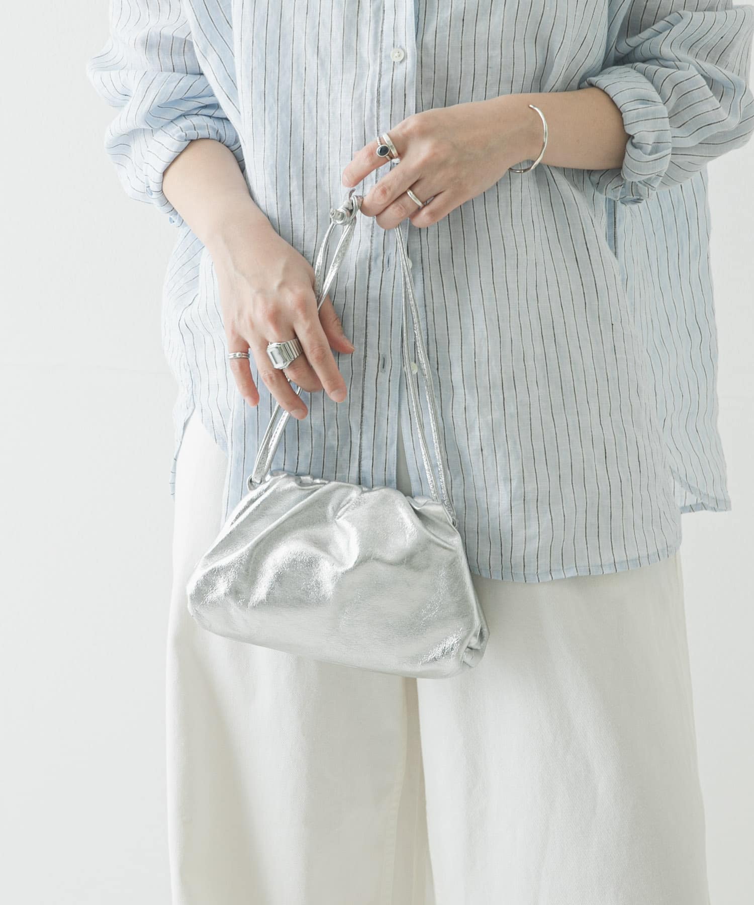 レザーショルダーバッグ SILVER -