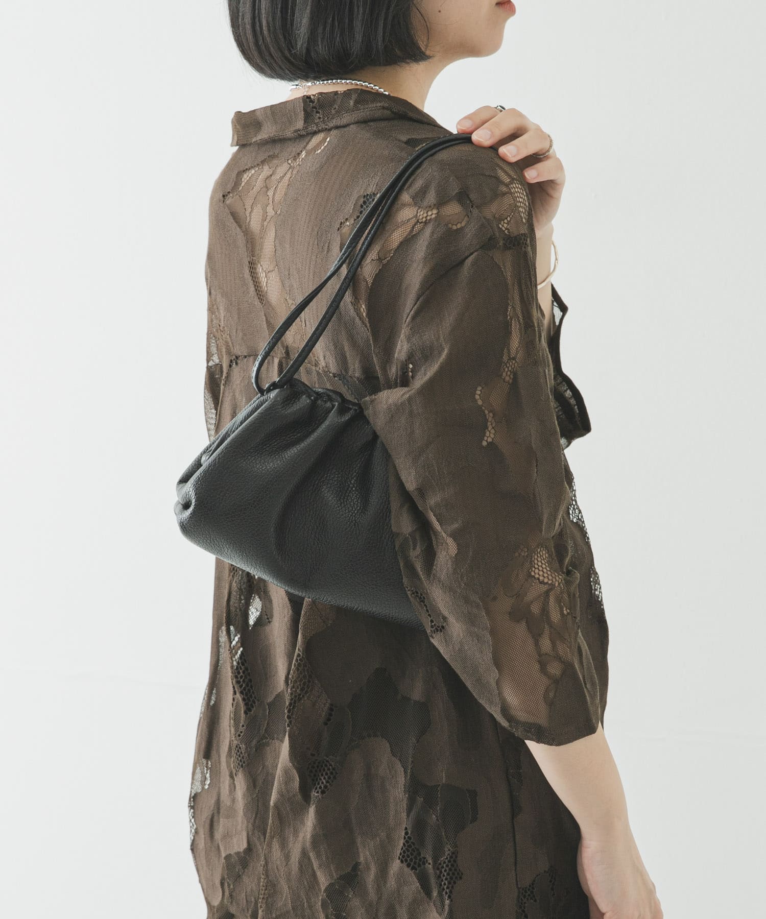 レザーショルダーバッグ BLACK -