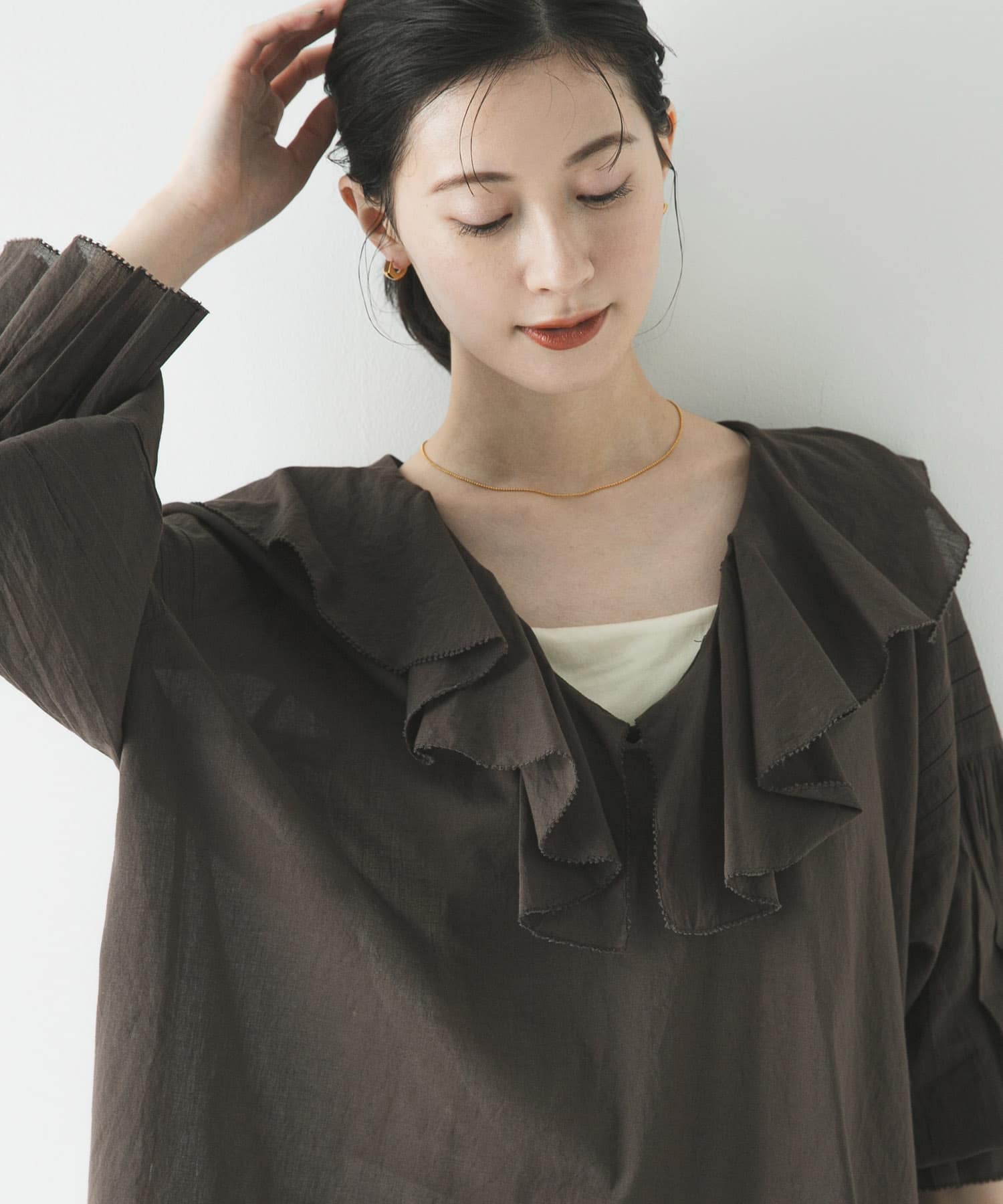 『一部WEB限定カラー』コットンボイルラッフルブラウス