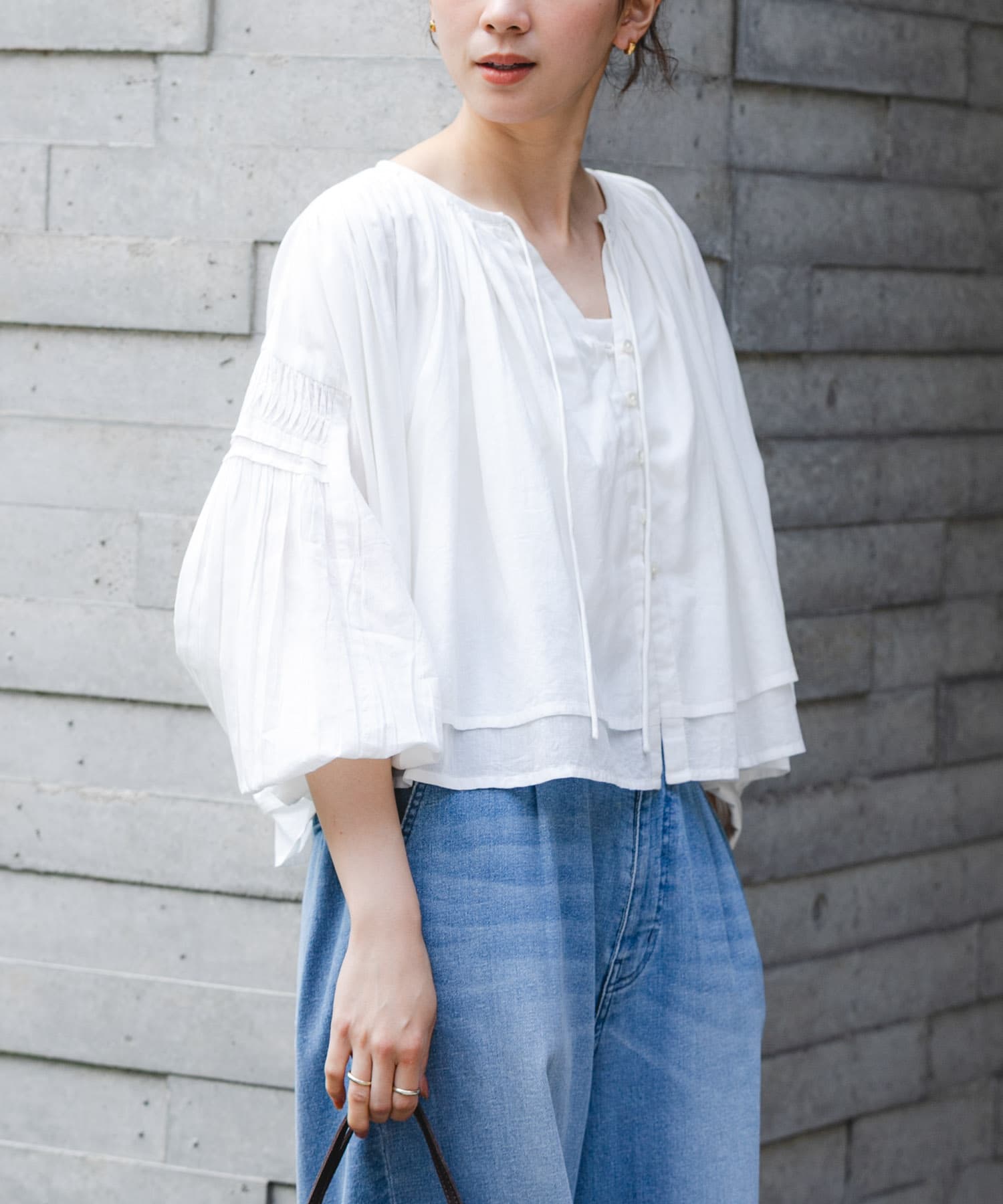 OFF WHITE