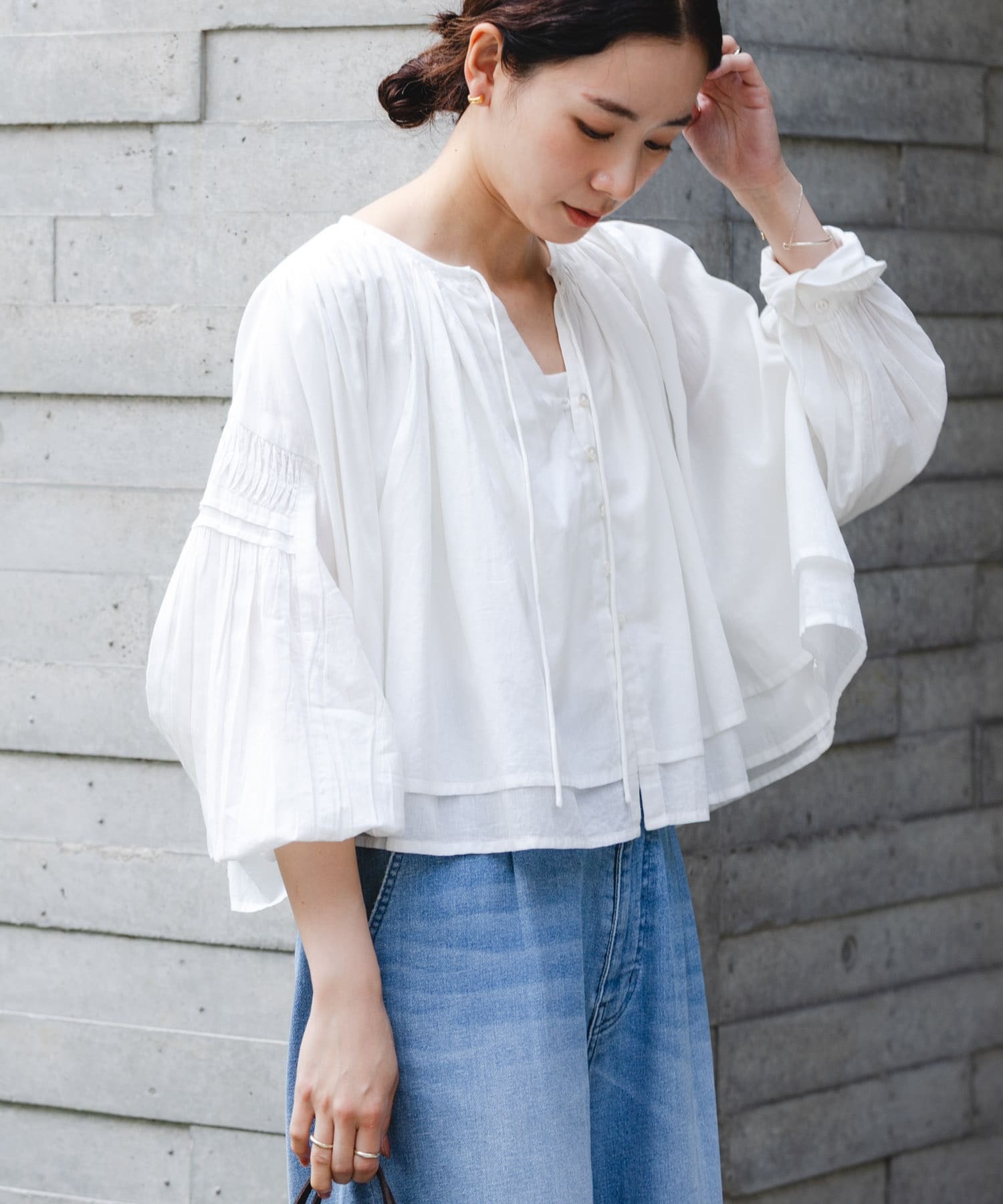 OFF WHITE